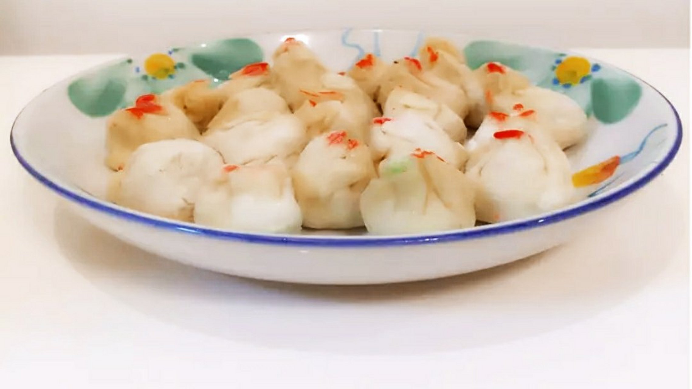 庐江小红头,外形如盛开的石榴花,因顶上的一抹红,故而得名.