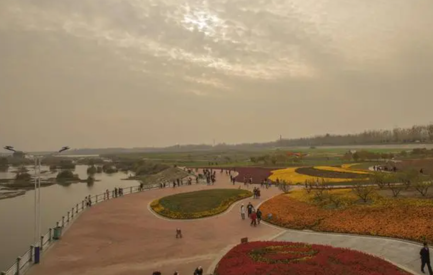 邳州银杏湖风景区,是一个综合性旅游胜地