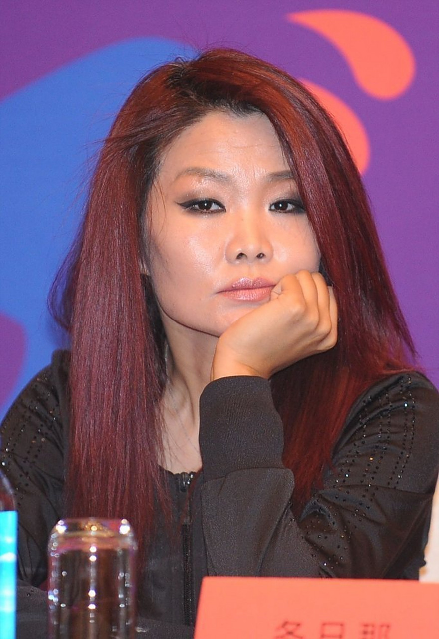 冬日娜,女,蒙古族,中国著名的田径记者,在外国人看来她的脸具有东方人