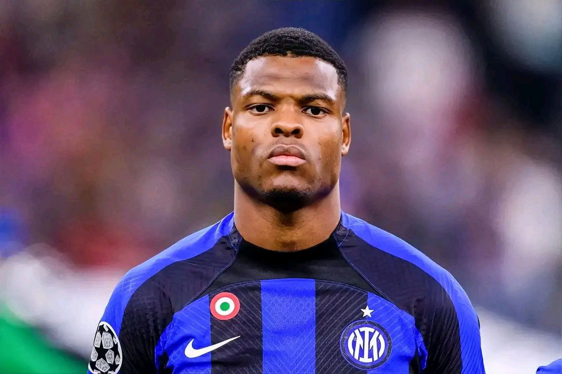 上赛季尾声,荷兰球星被多次爆料即将转会,但是随着国米成功杀进欧冠