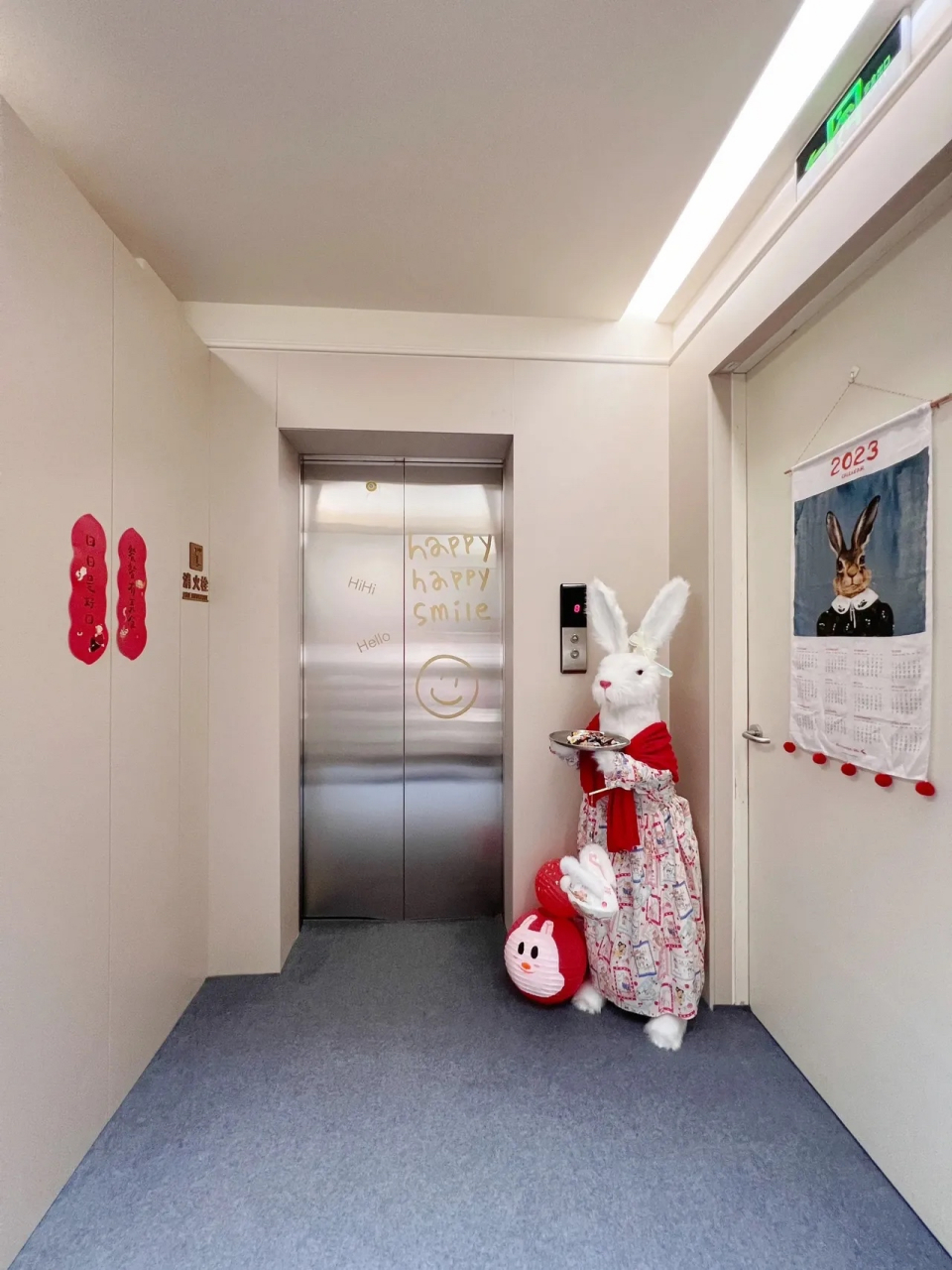 我家电梯厅是属于一梯一户,真的太舒服了,这小小的空间都是属于我家