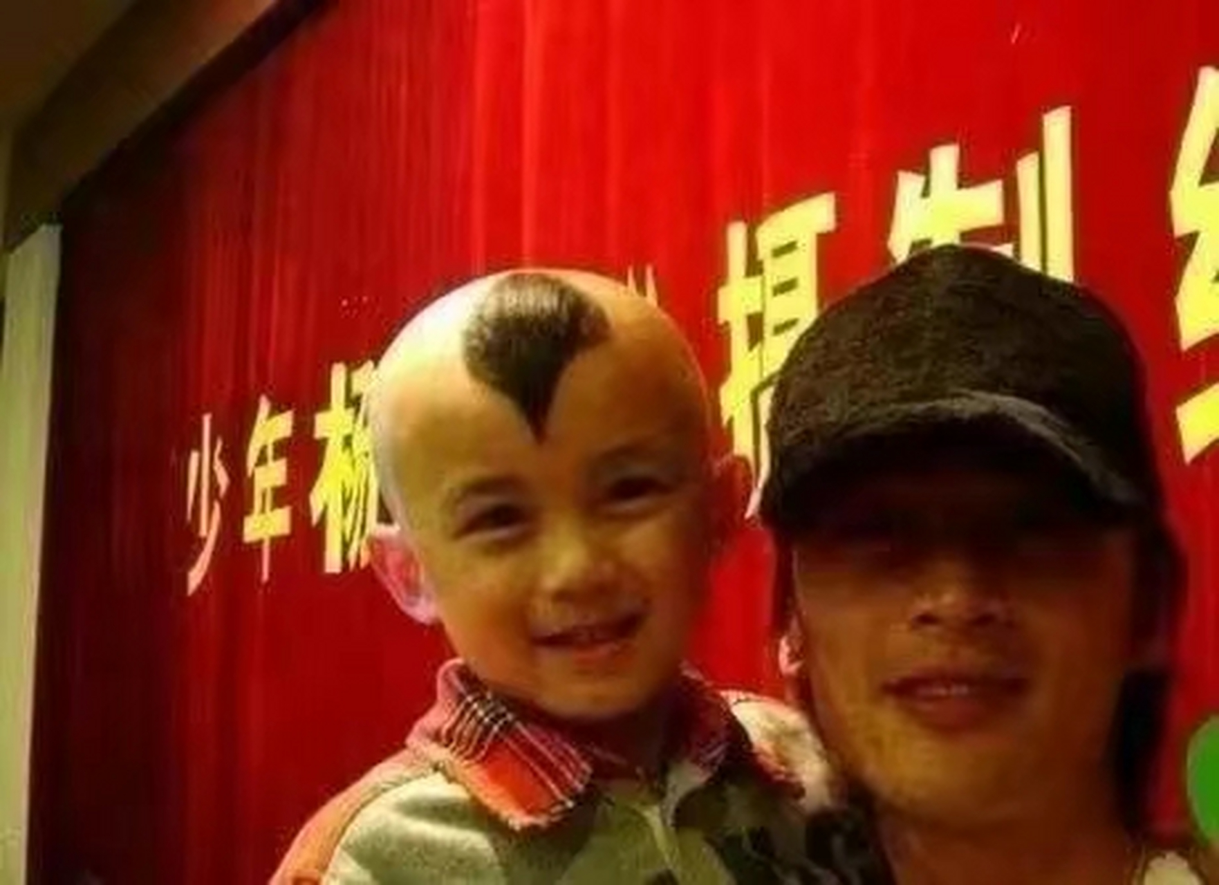 胡歌和吴磊的缘分横跨18年,这是他第三次抱起吴磊.
