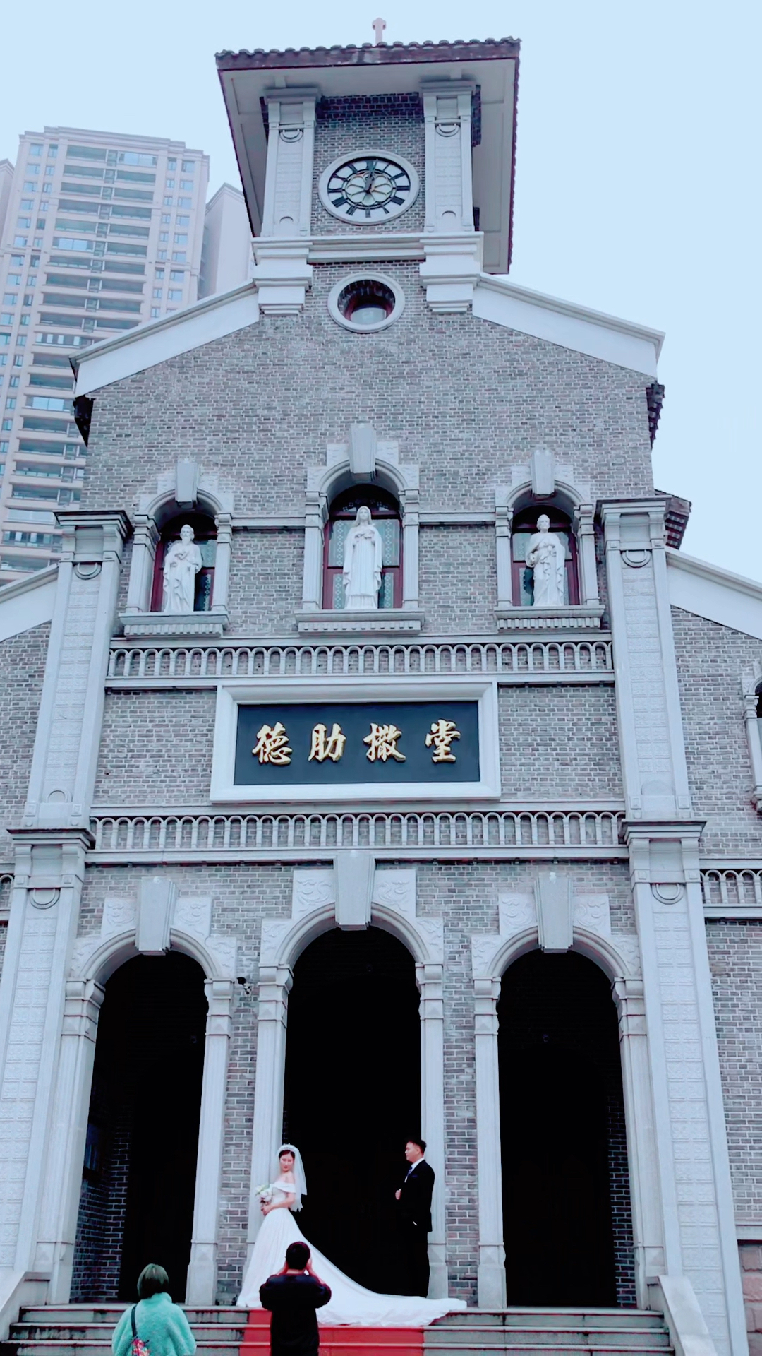 重庆江北嘴,居然隐藏一座精美教堂