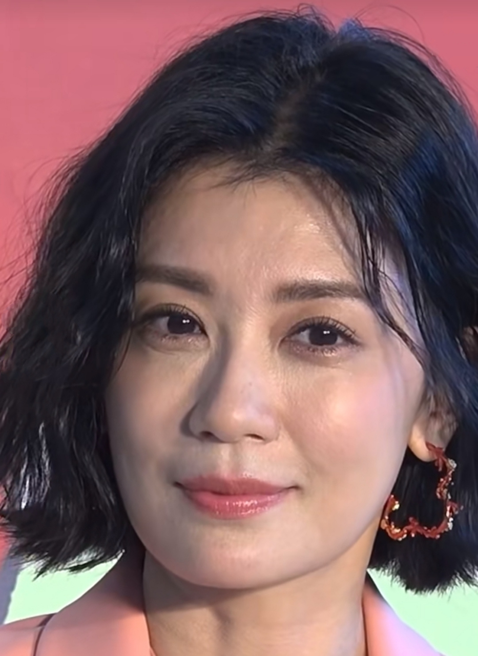 贾静雯生图,高清无滤镜,这才是真实自然的皮肤状态