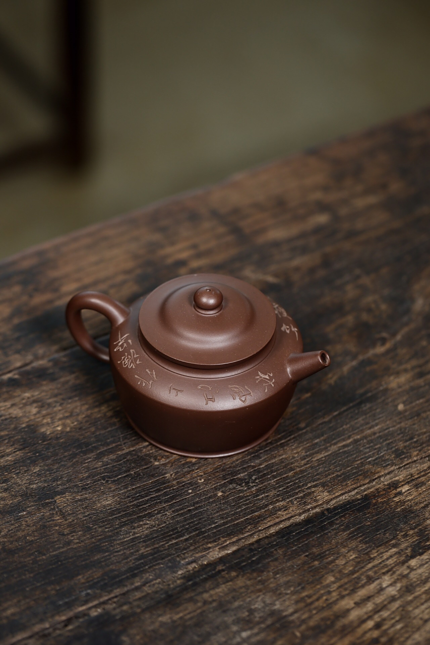 李江全手工制作的渔翁壶.