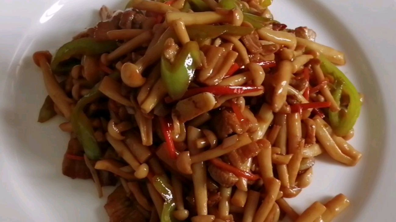 《白玉菇炒肉》口感嫩滑,香味浓郁,营养丰富,做法简单快捷!