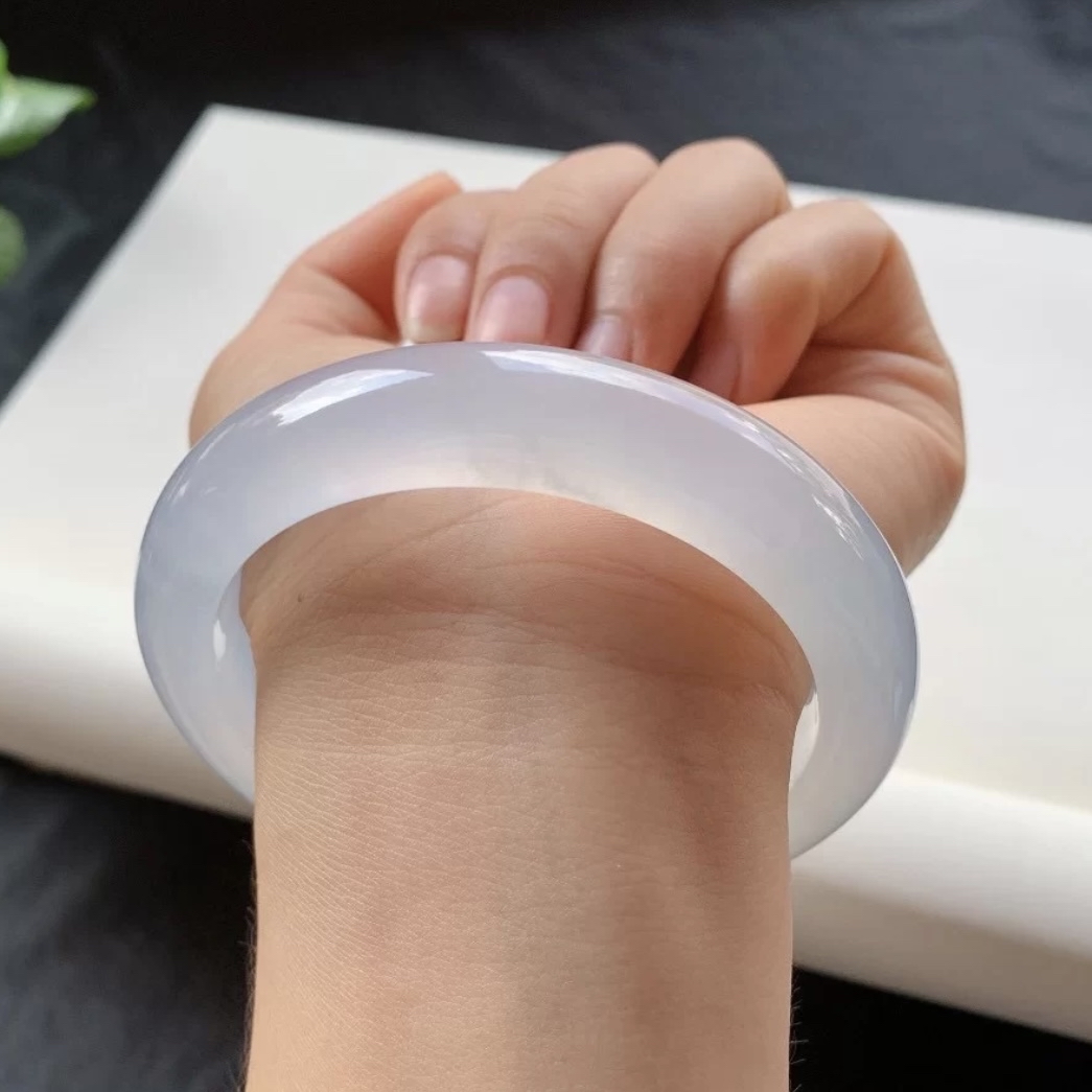 白月光高冰种翡翠手镯