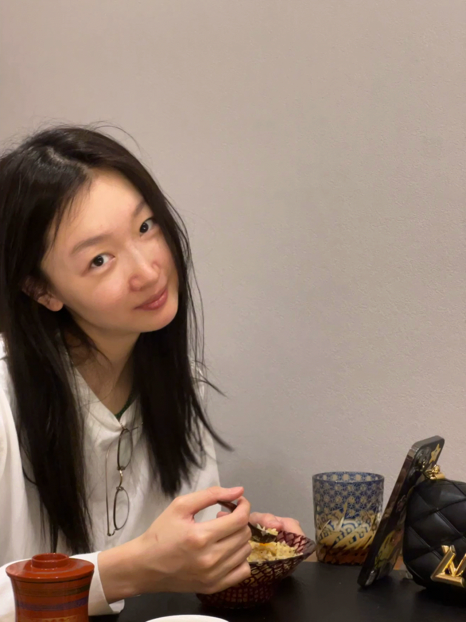 周冬雨# 不化妆的他清纯劲儿十足,化了妆的她清纯中多了些靓丽,这