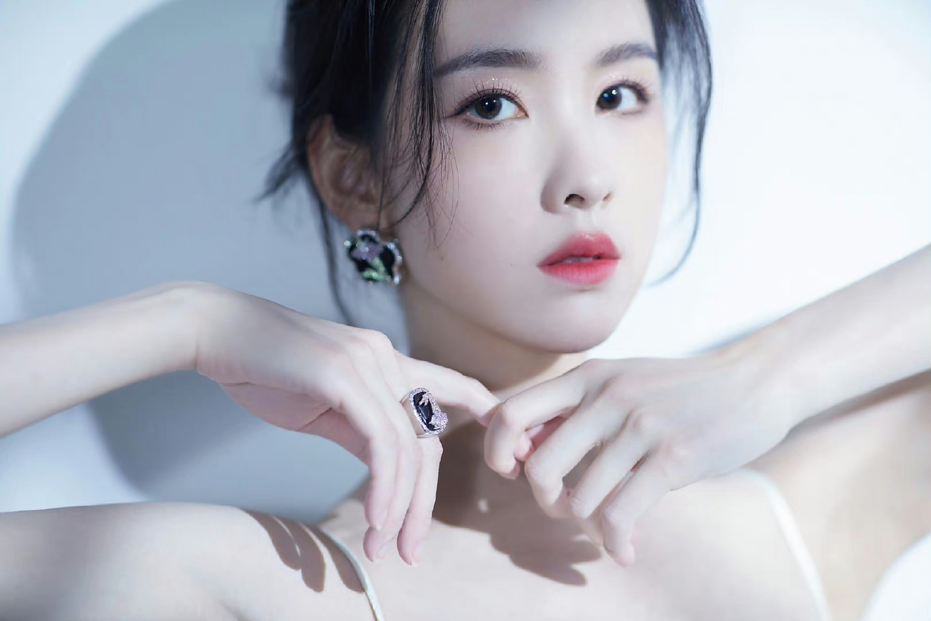 南航校花陈都灵美照,颜值真的是太美丽了!#养眼美女