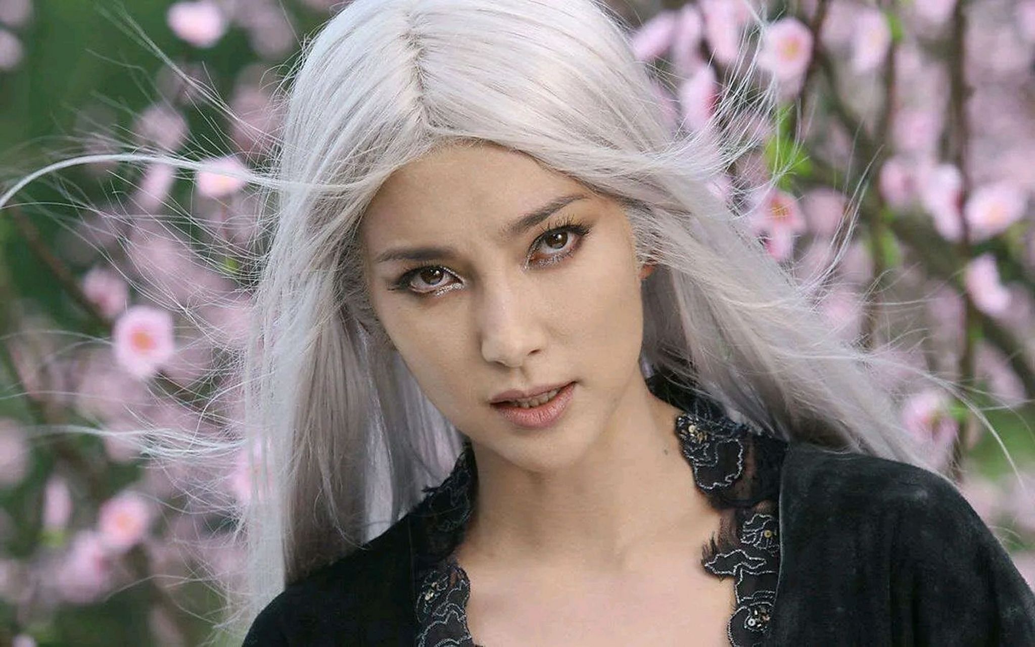 李冰冰白发魔女造型美艳动人#你心中的古装女神# #人间绝色# #好看的