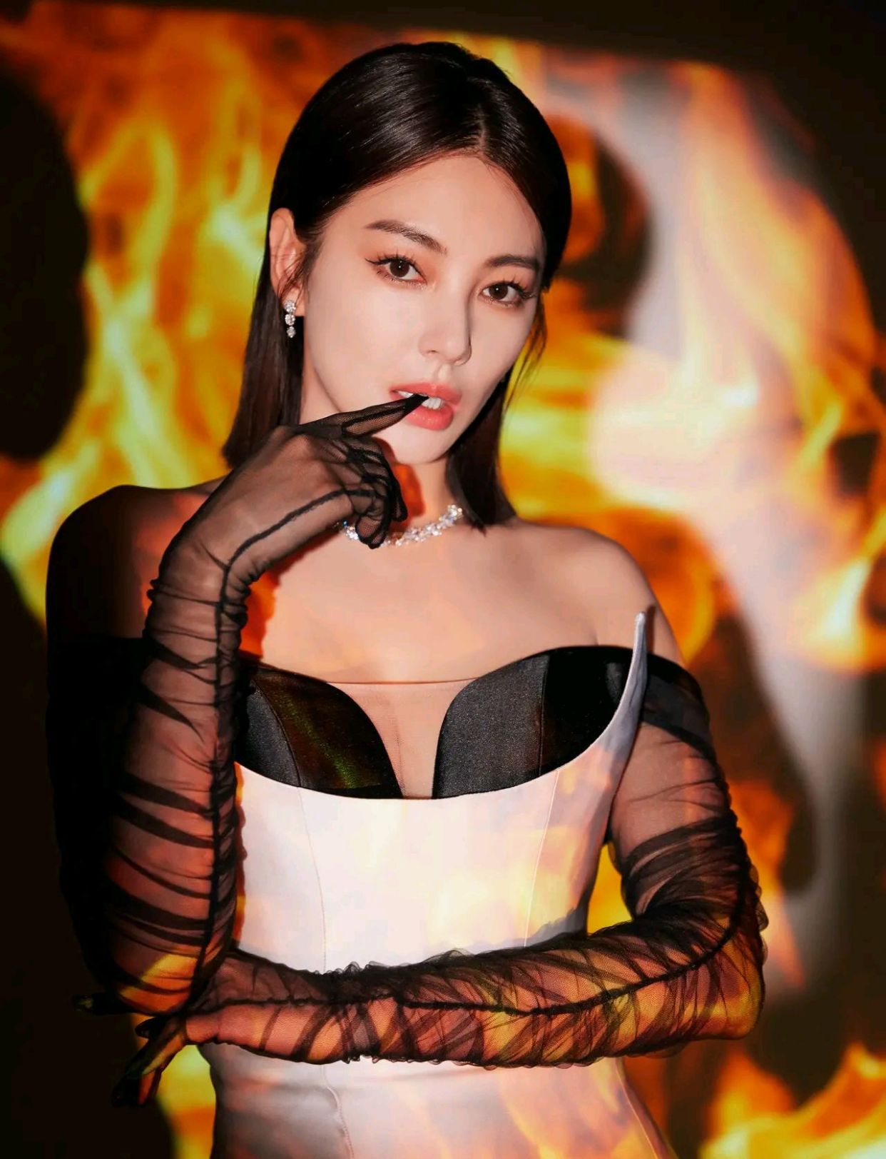 性感女王张雨绮穿衣搭配尽显妩媚动人