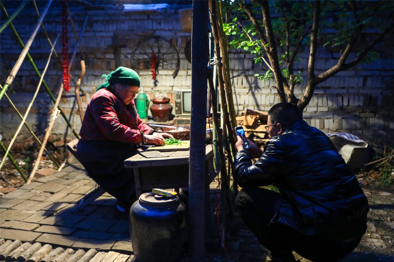 我被"玉霞和解放"这个4分8妙的视频感动了