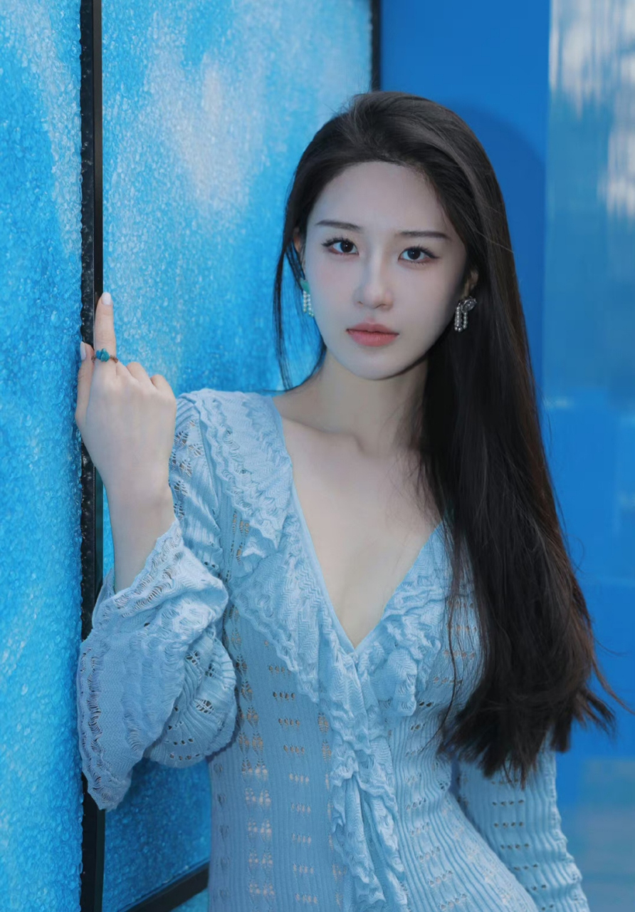 于雯和蓝色好配啊,绝美!令人心动!#于雯