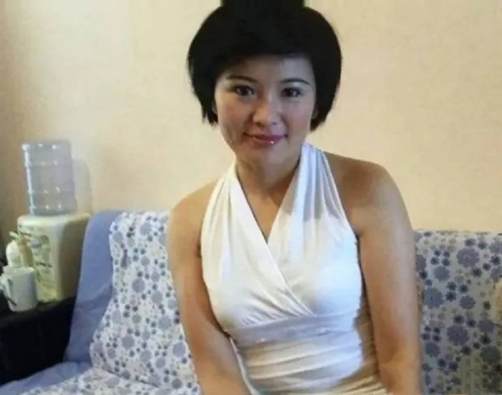 2006年,鞍山最美女贪官与40多名情人有染,为取悦情