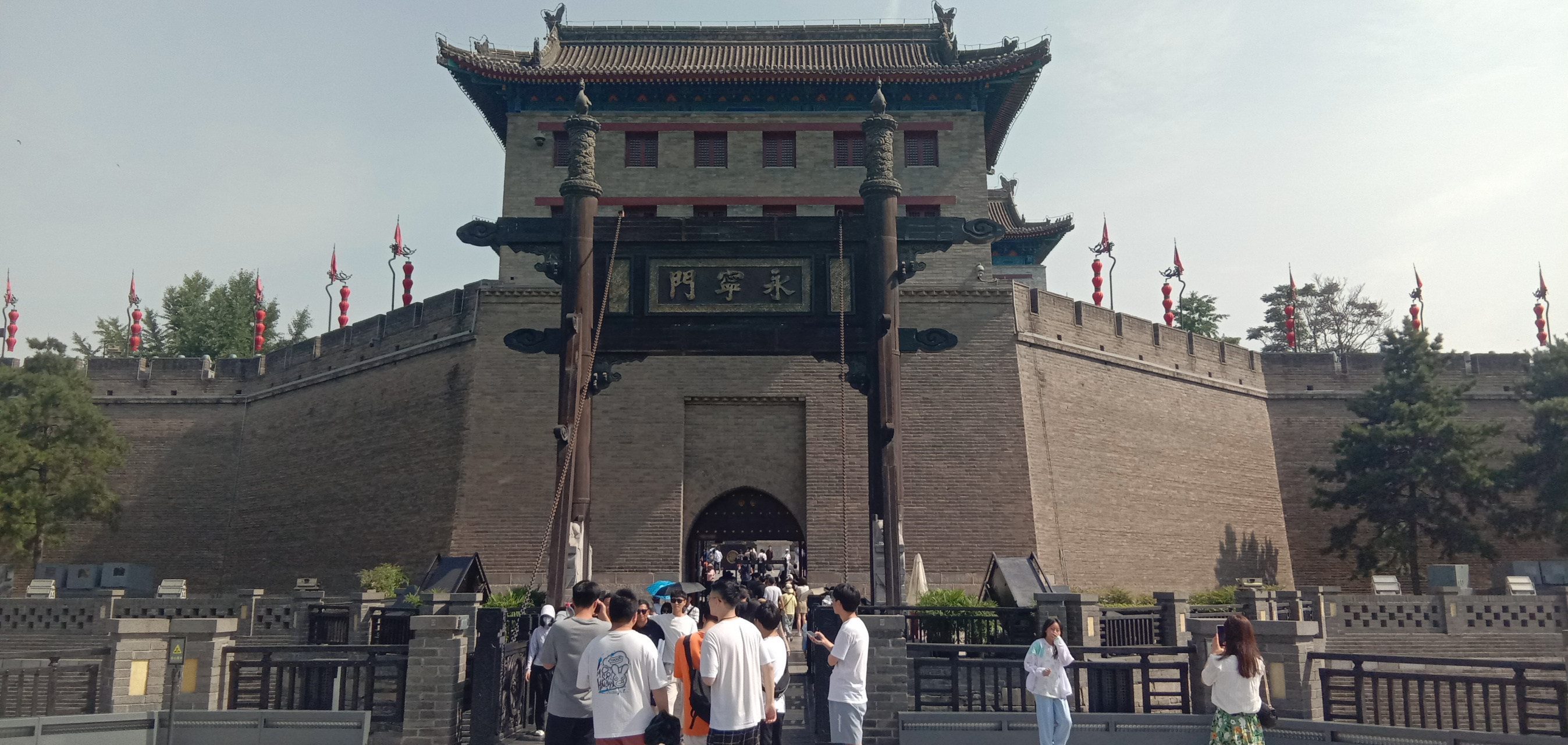 雄伟壮观的西安永宁门城墙及楼阁