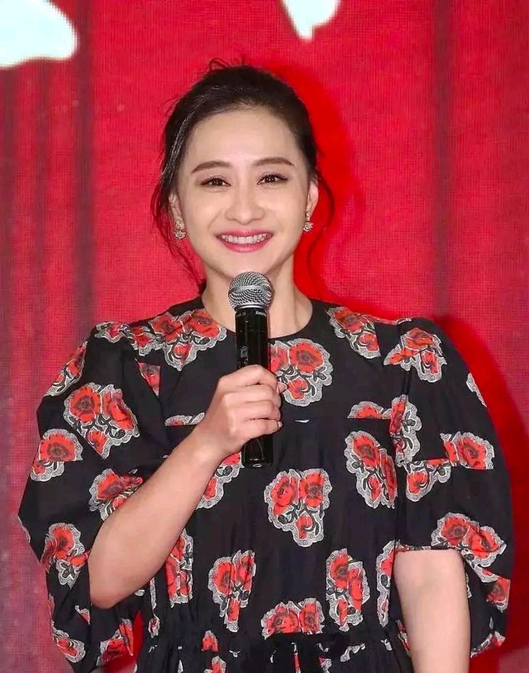 岁月从不败美人!年近50岁的陈德容,依旧是气质优雅的"老美女"