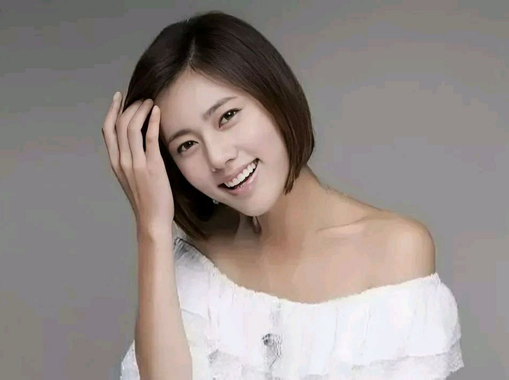 秋瓷炫,1979年1月20日出生于韩国大邱市,韩国一线女星,毕业于韩国檀国