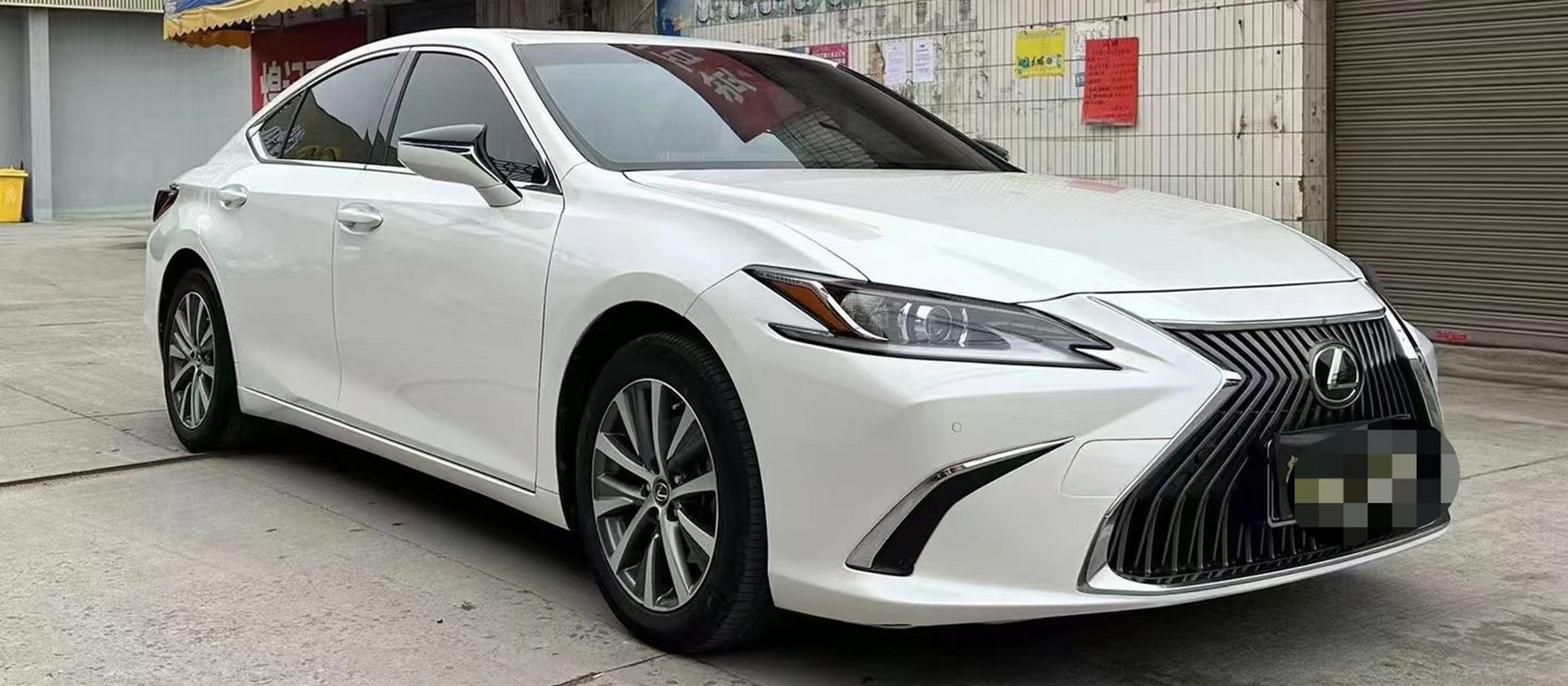 2019年上牌  雷克萨斯es260卓越版2.5排量,官方油耗6.
