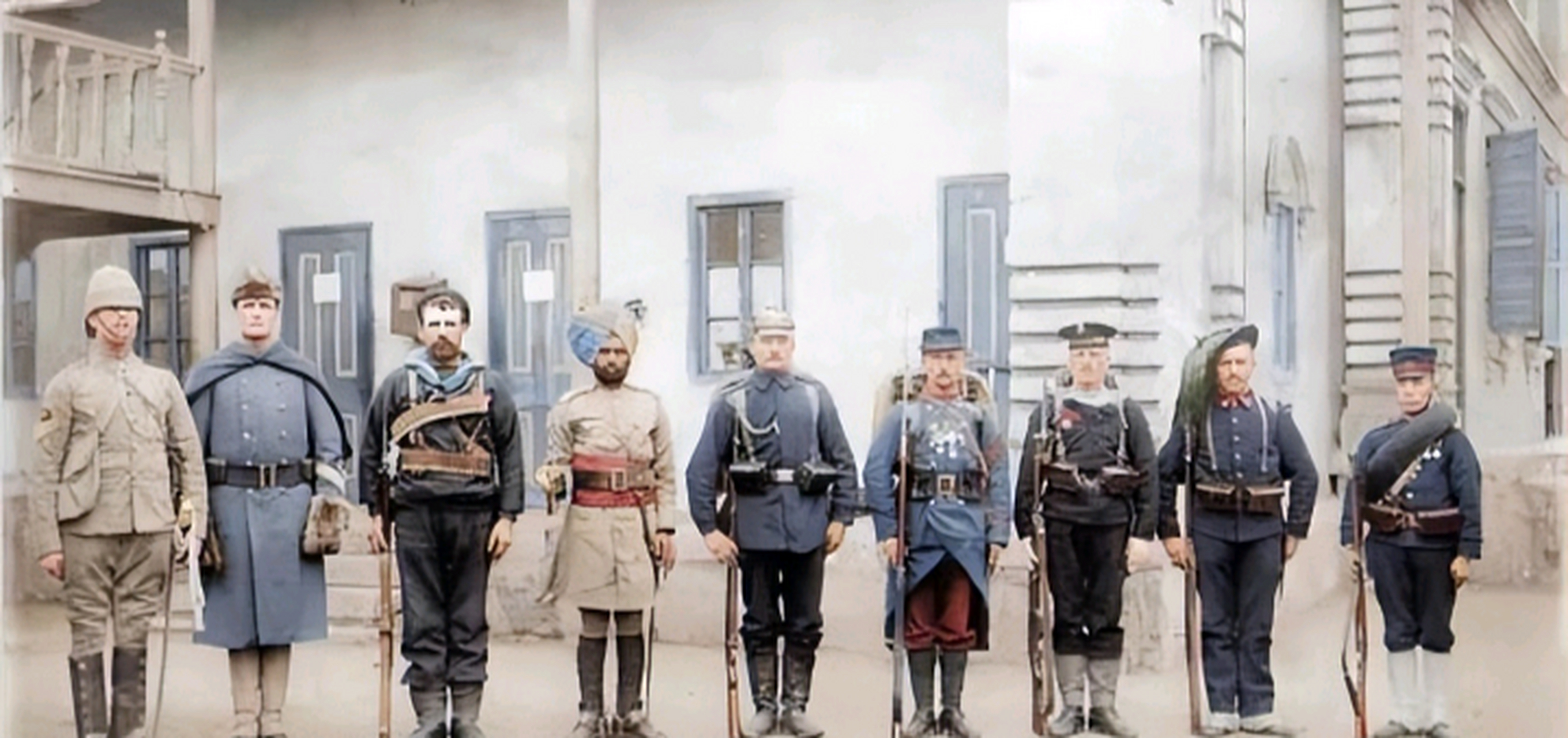 美国佬作战室悬挂"八国联军"进京照片,意味着什么?