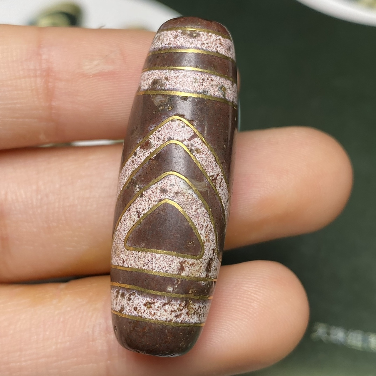 藏区回流老料镶嵌金丝满朱砂【一眼靠山天珠】 尺寸:37*13毫米 重量9.