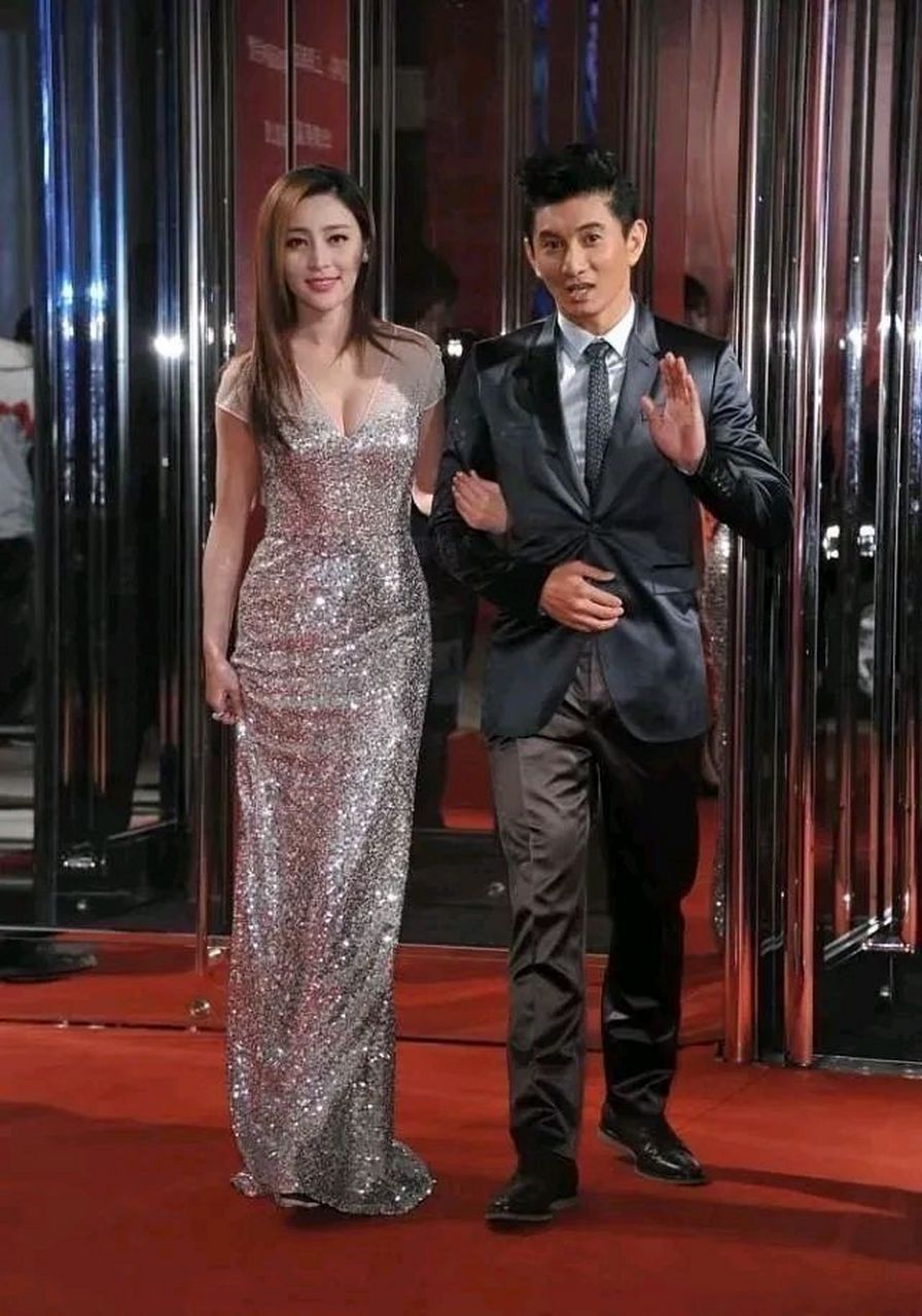 甘婷婷问吴奇隆:"我挽着你胳膊走红毯,刘诗诗不介意吧?