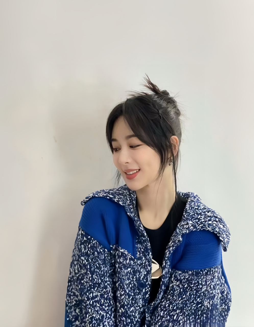 杨紫下半身的衣服,尤其是鞋子,也太丑了吧!