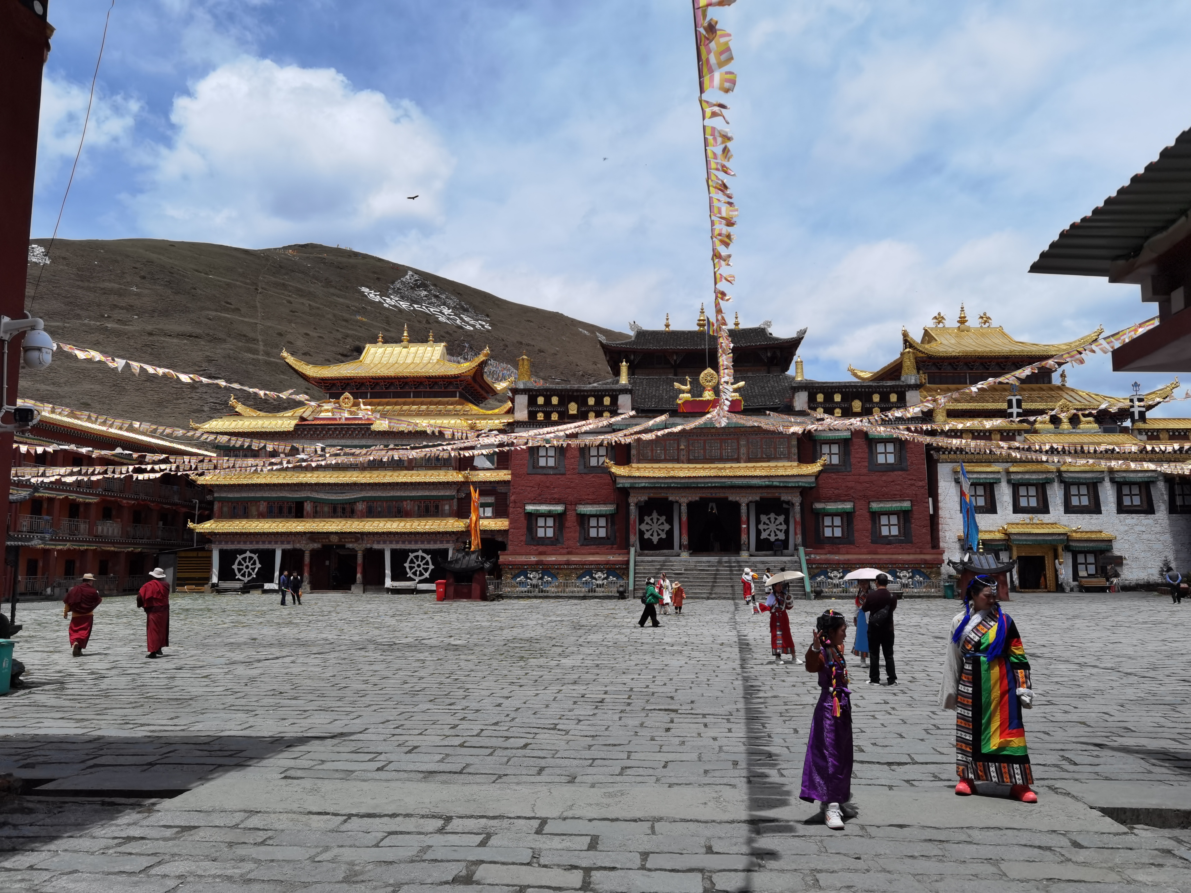 川西甘孜塔公寺,318国道上的千年古寺  塔公寺,位于川西甘孜州318国道