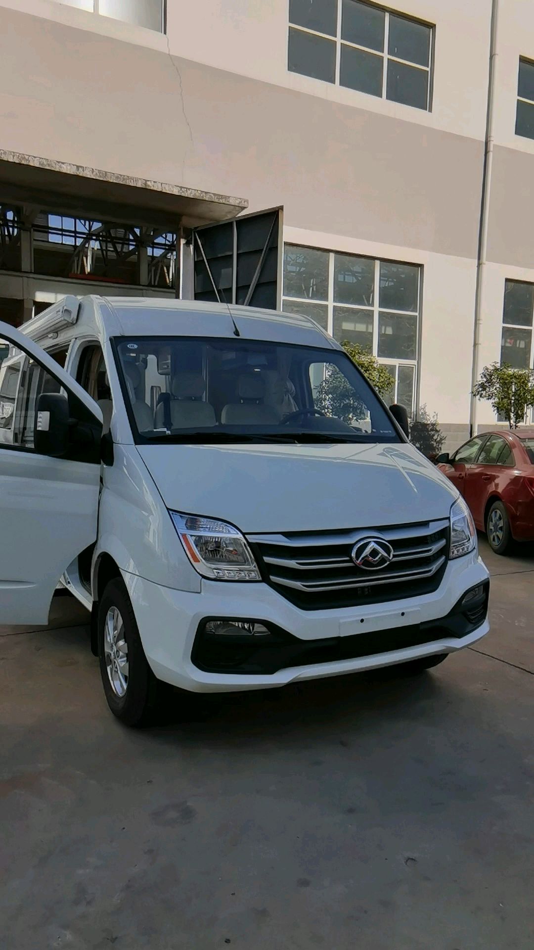 国六大通v80短轴中顶自动挡房车视频