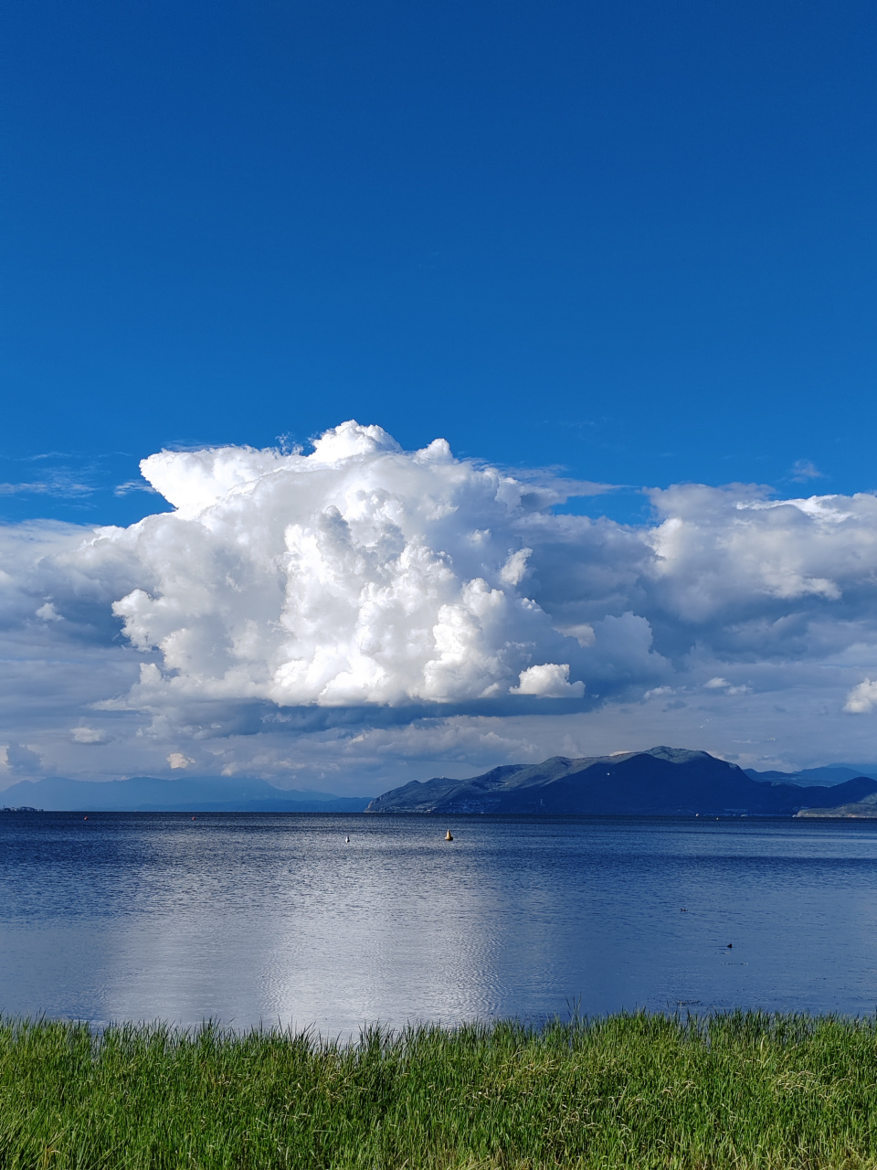 洱海蓝天白云治愈系,大理自然风光写真摄影图片