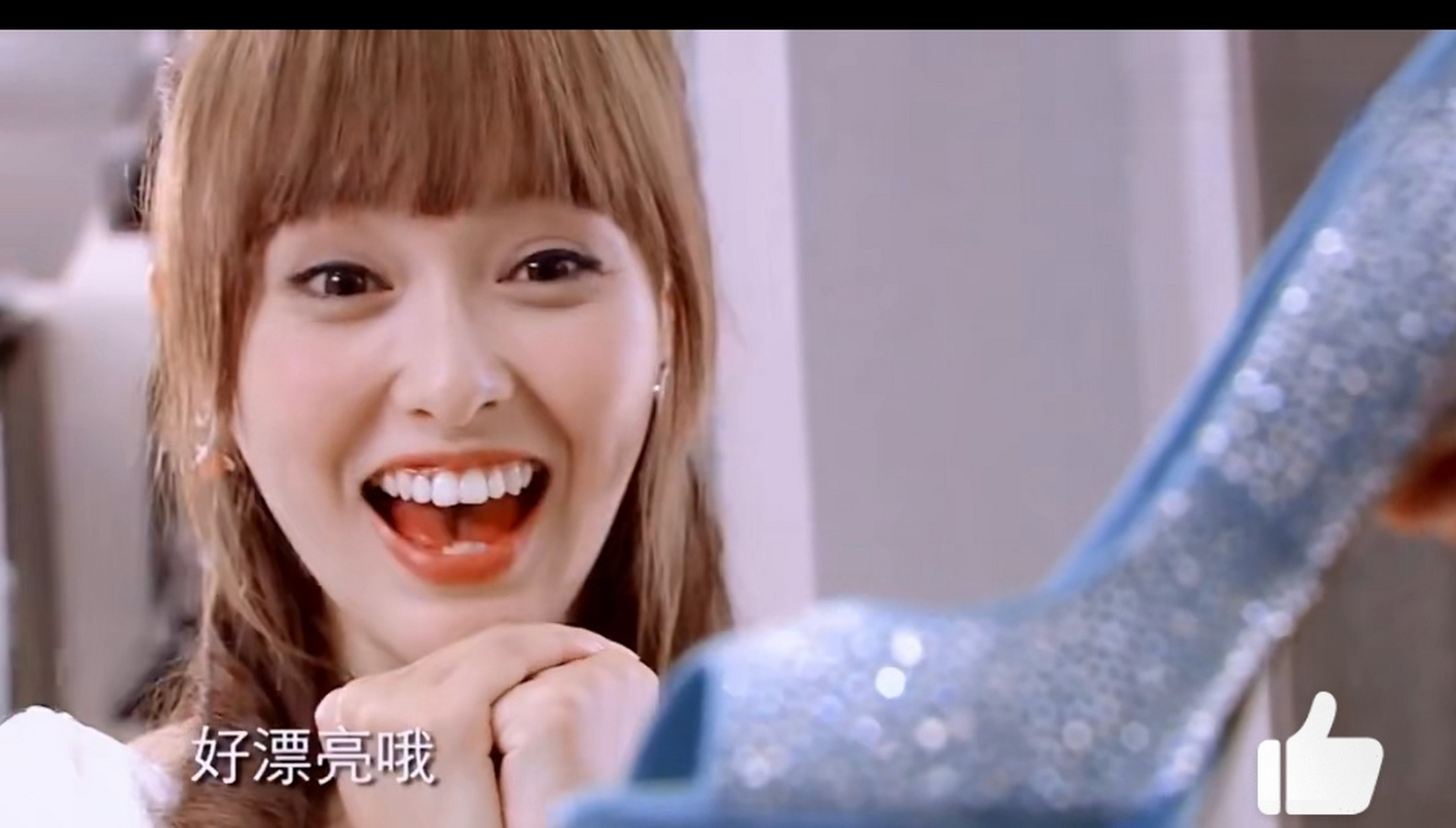 刘小贝和夏天美都超可爱,脸小的像个洋娃娃!