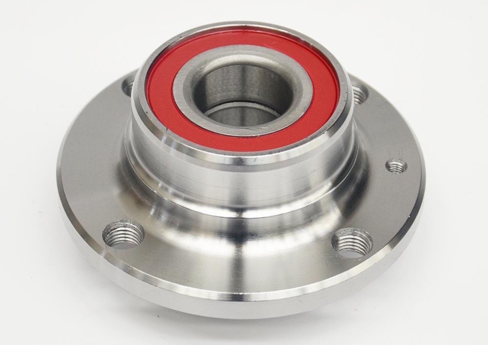 大货车的轮端轴承需要定期上黄油,小车为什么不需要?