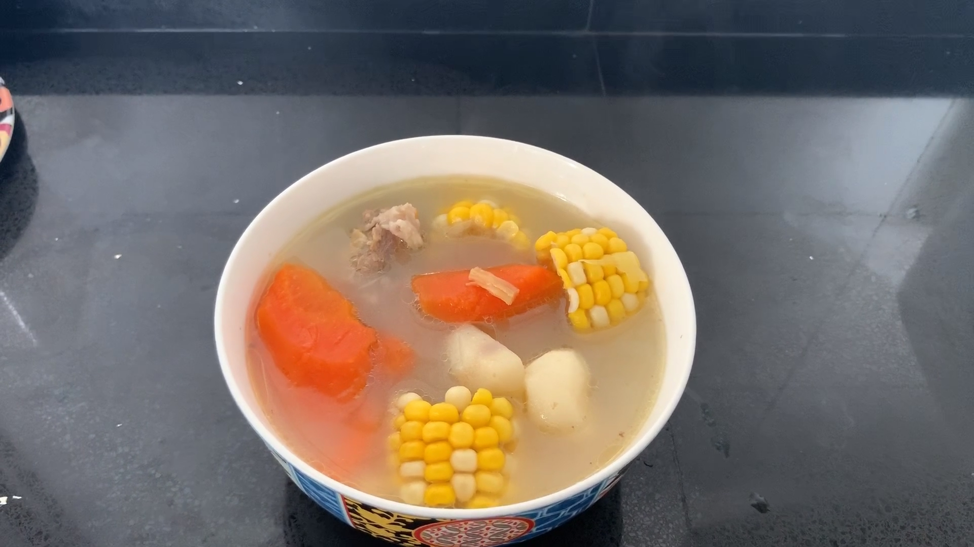 夏日炎炎,來款补钙又补维生素的干贝胡萝卜玉米汤