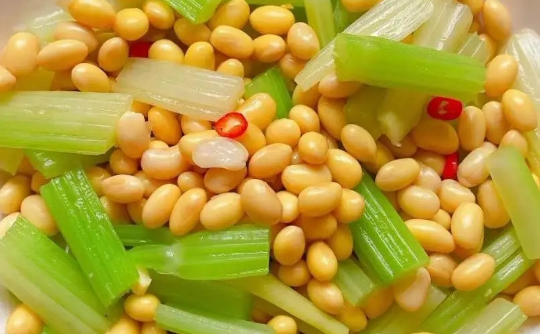 芹菜拌黄豆  食材:芹菜,黄豆.