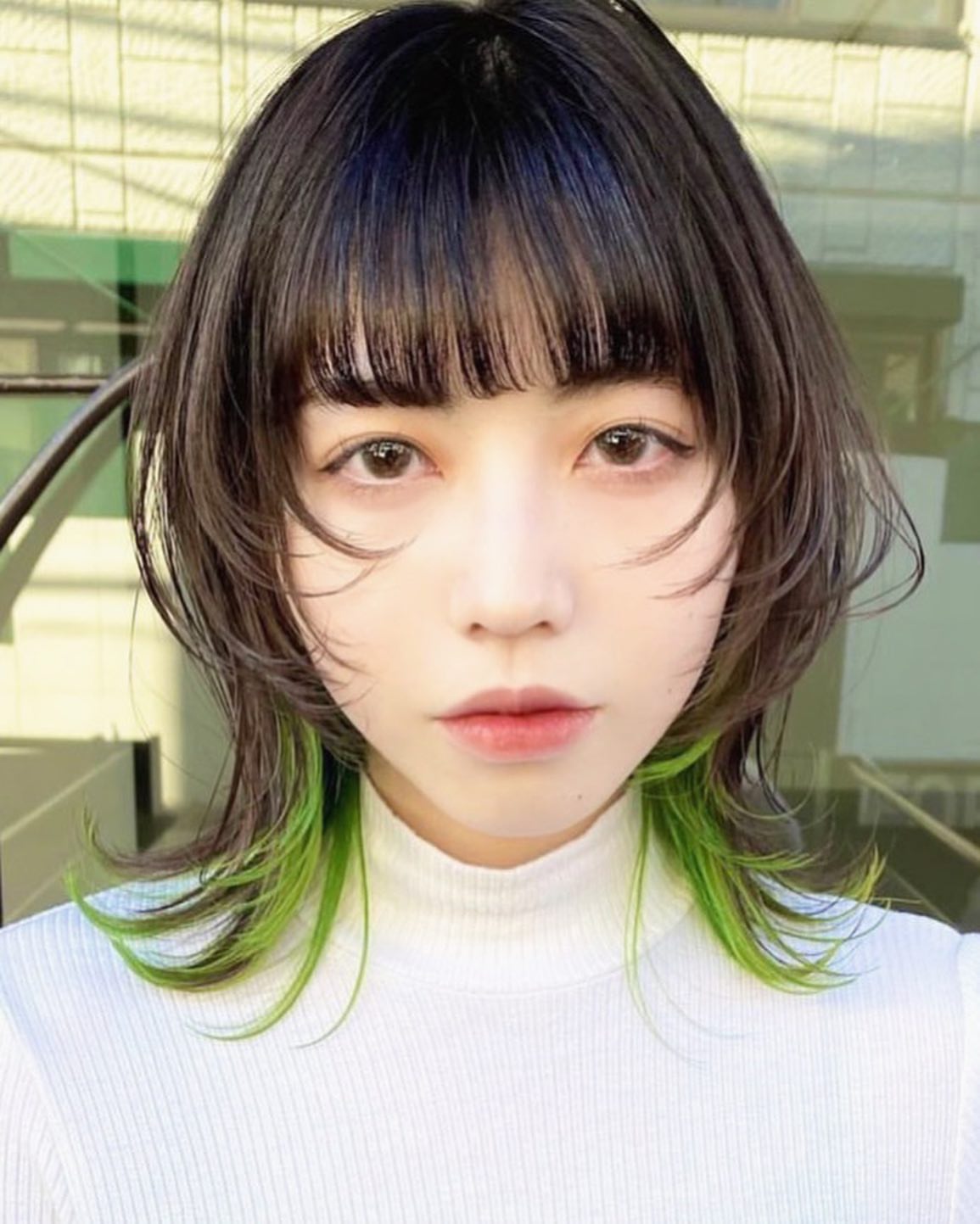 了非常鲜艳的色彩来增加发型的动感与时尚感并且形成一定的流行趋势