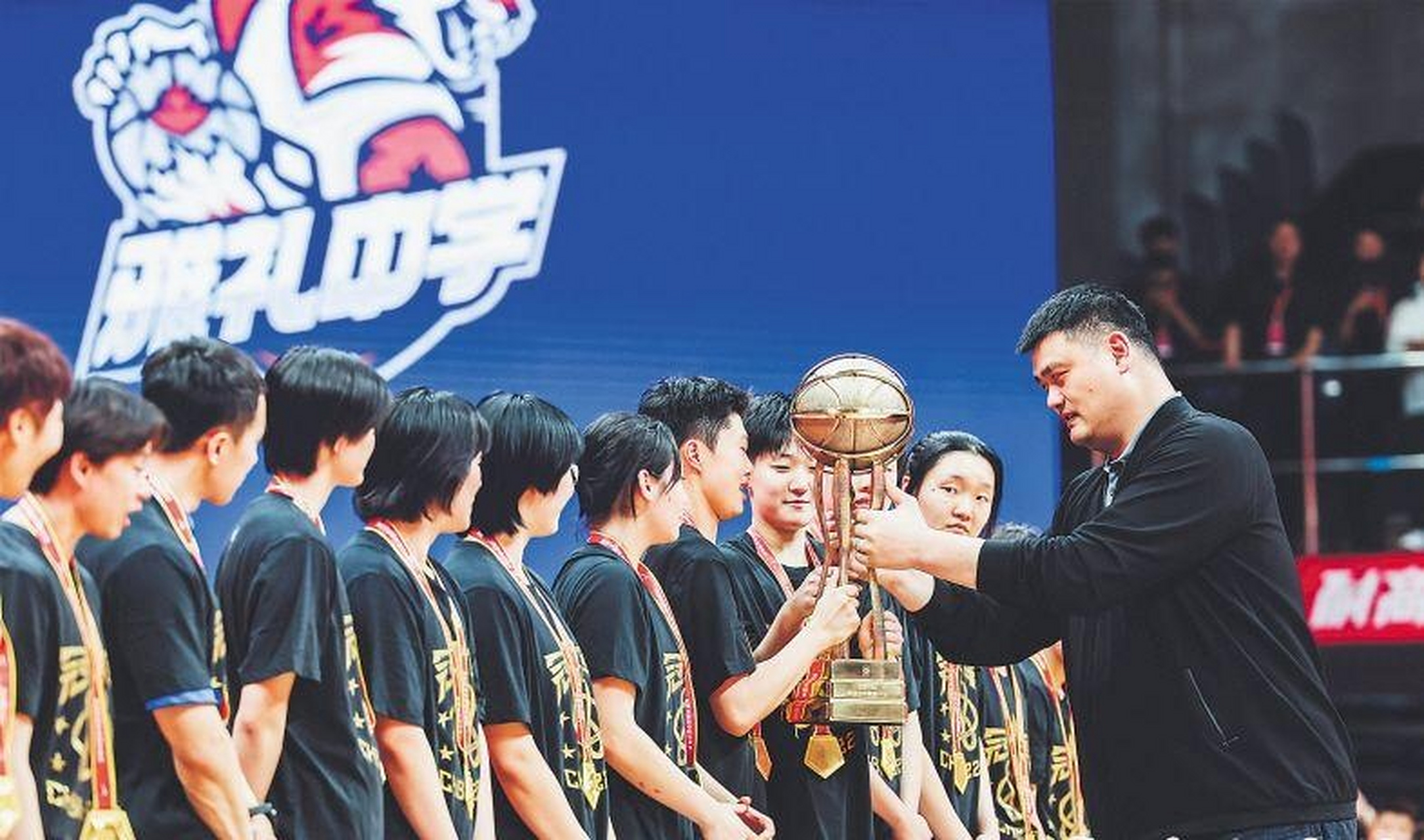回浦中学男篮和雅礼中学女篮分别获得男女冠军!