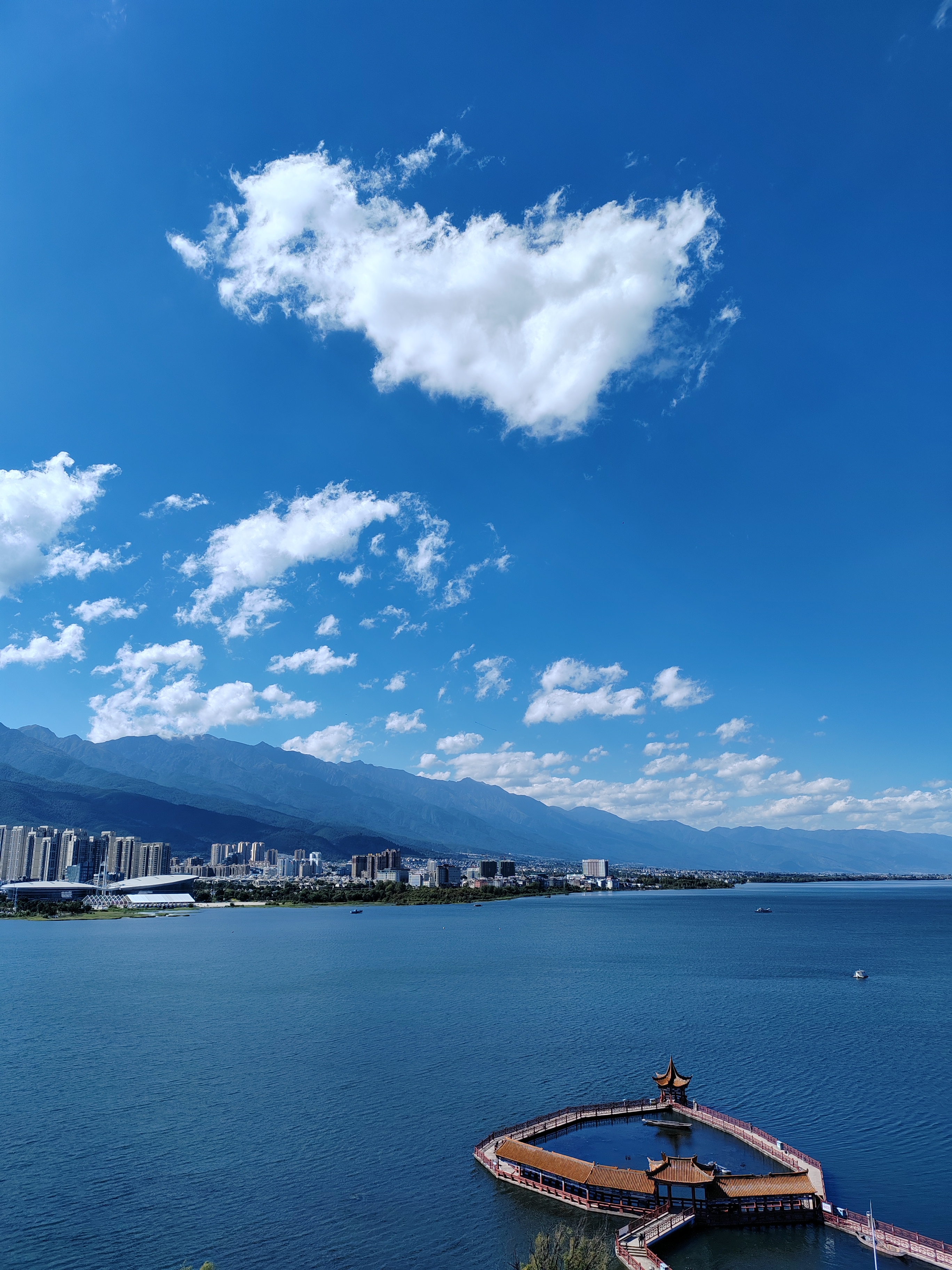 洱海蓝天白云治愈系,大理自然风光摄影图片
