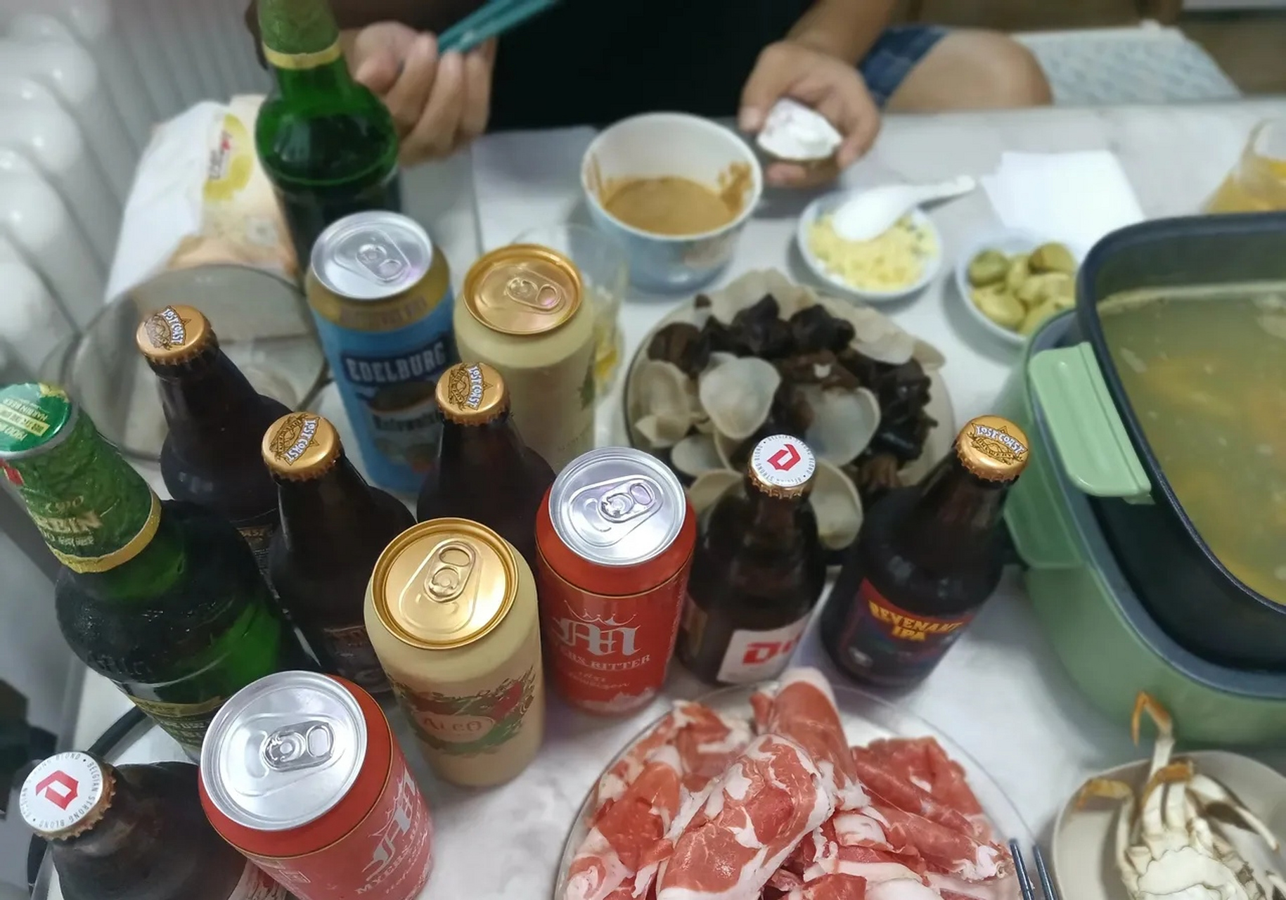 今天去朋友家小聚,不说菜有多丰盛了,主要是一次啤酒品鉴大会.