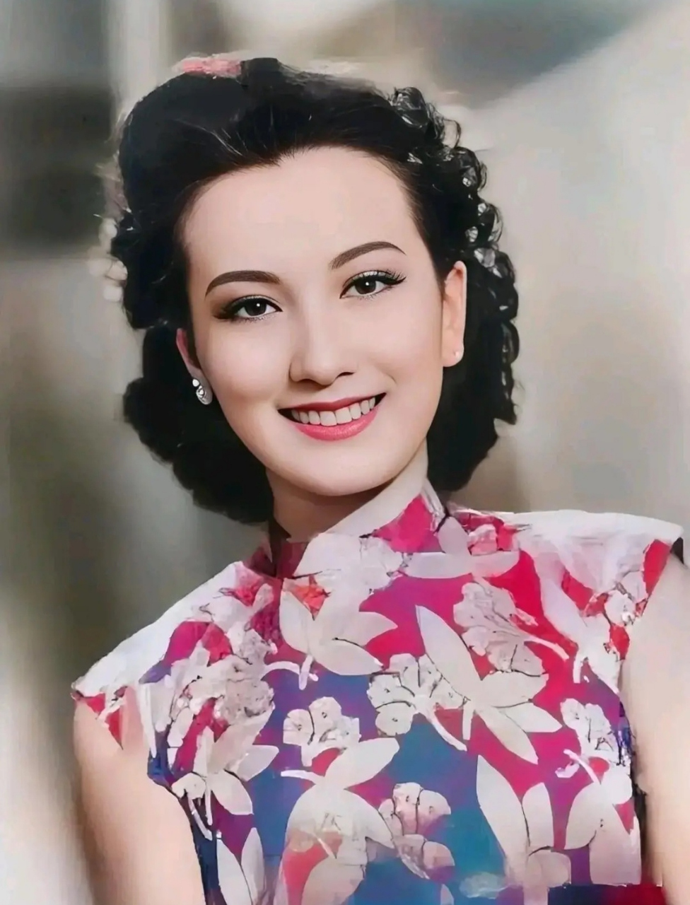 一张民国女星周璇的旧照片惊艳了,彩色修复版.