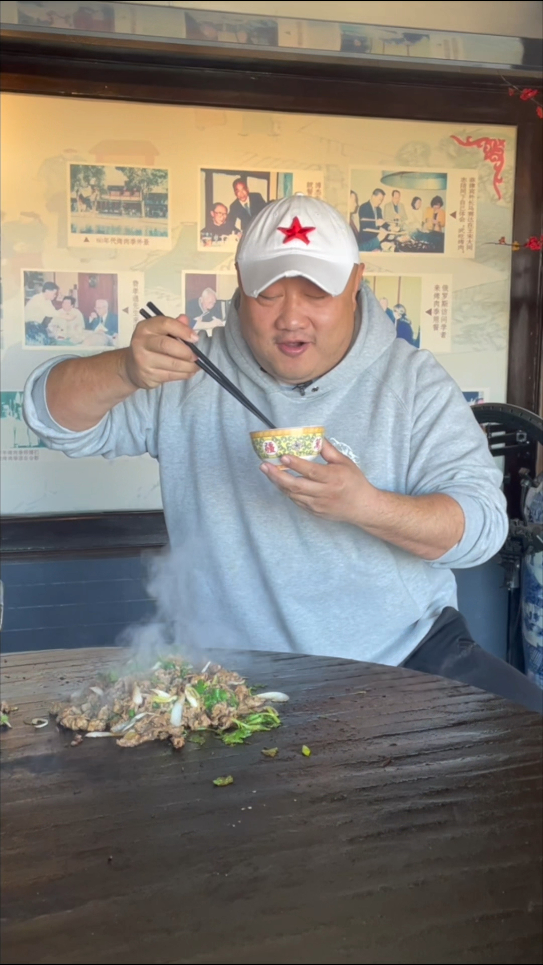 打卡北京老字号烤肉季来一个武吃那感觉太爽了