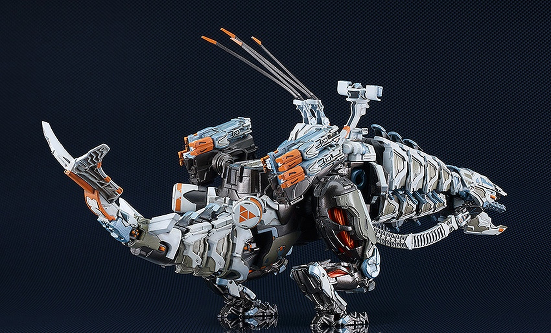 模型欣赏:gsc moderoid 地平线:西之绝境 机械兽闪电颚,全长约38厘米.