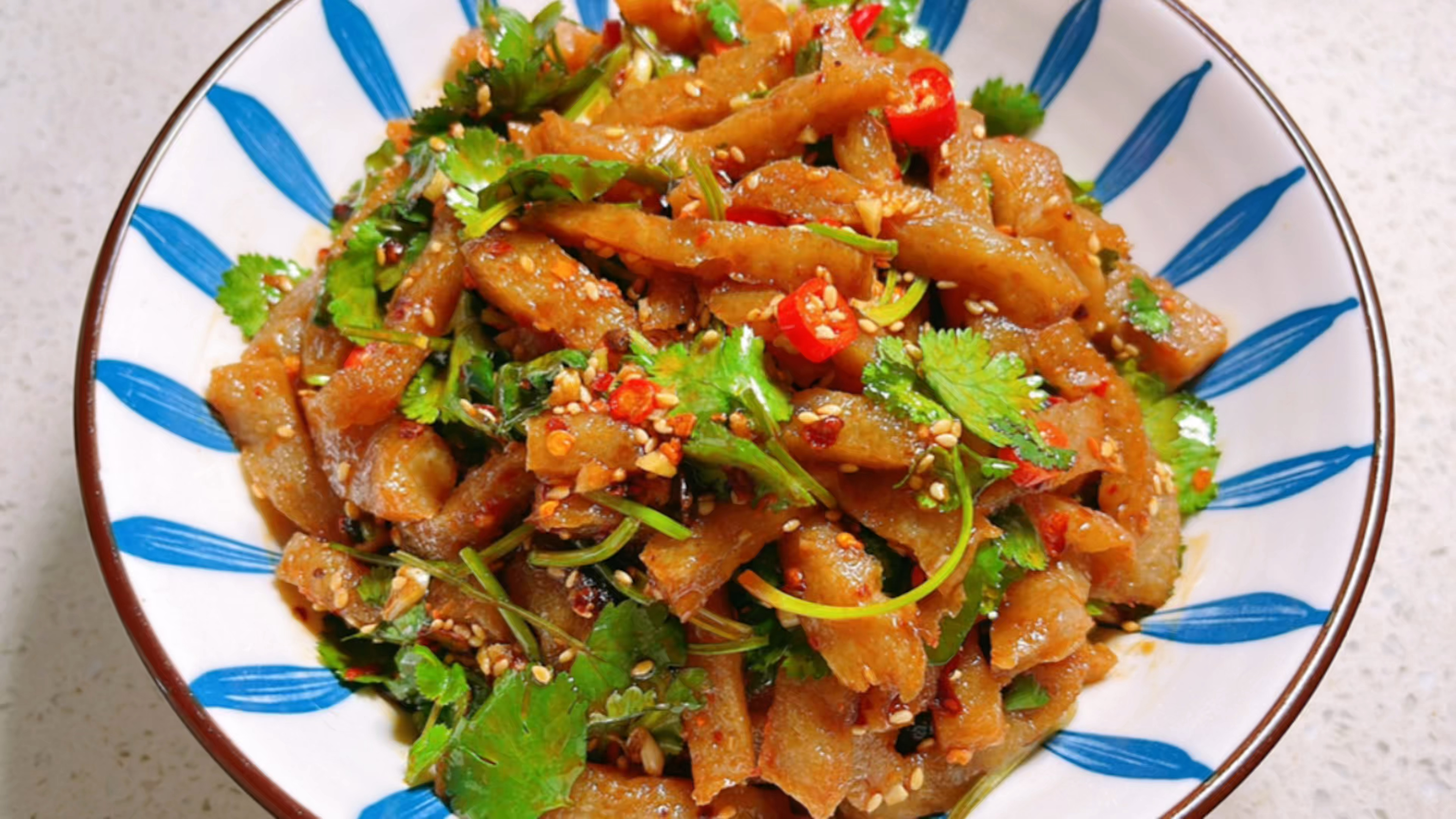 从四川背回的手工魔芋豆腐,今天用来做儿时的零食凉拌酸辣魔芋爽