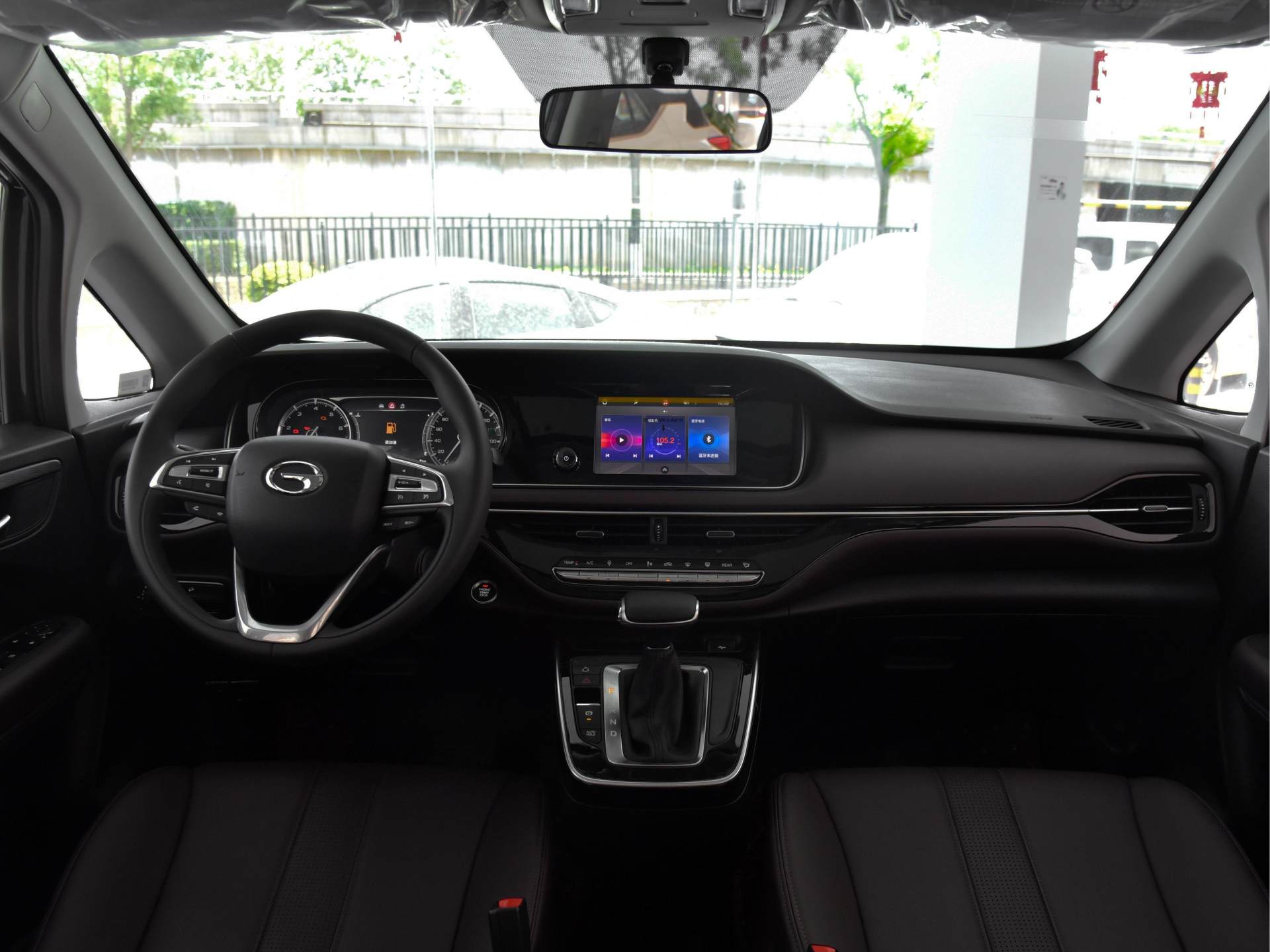 15万级mpv,1.5t大空间,路上跑的都是它,实拍传祺gm6