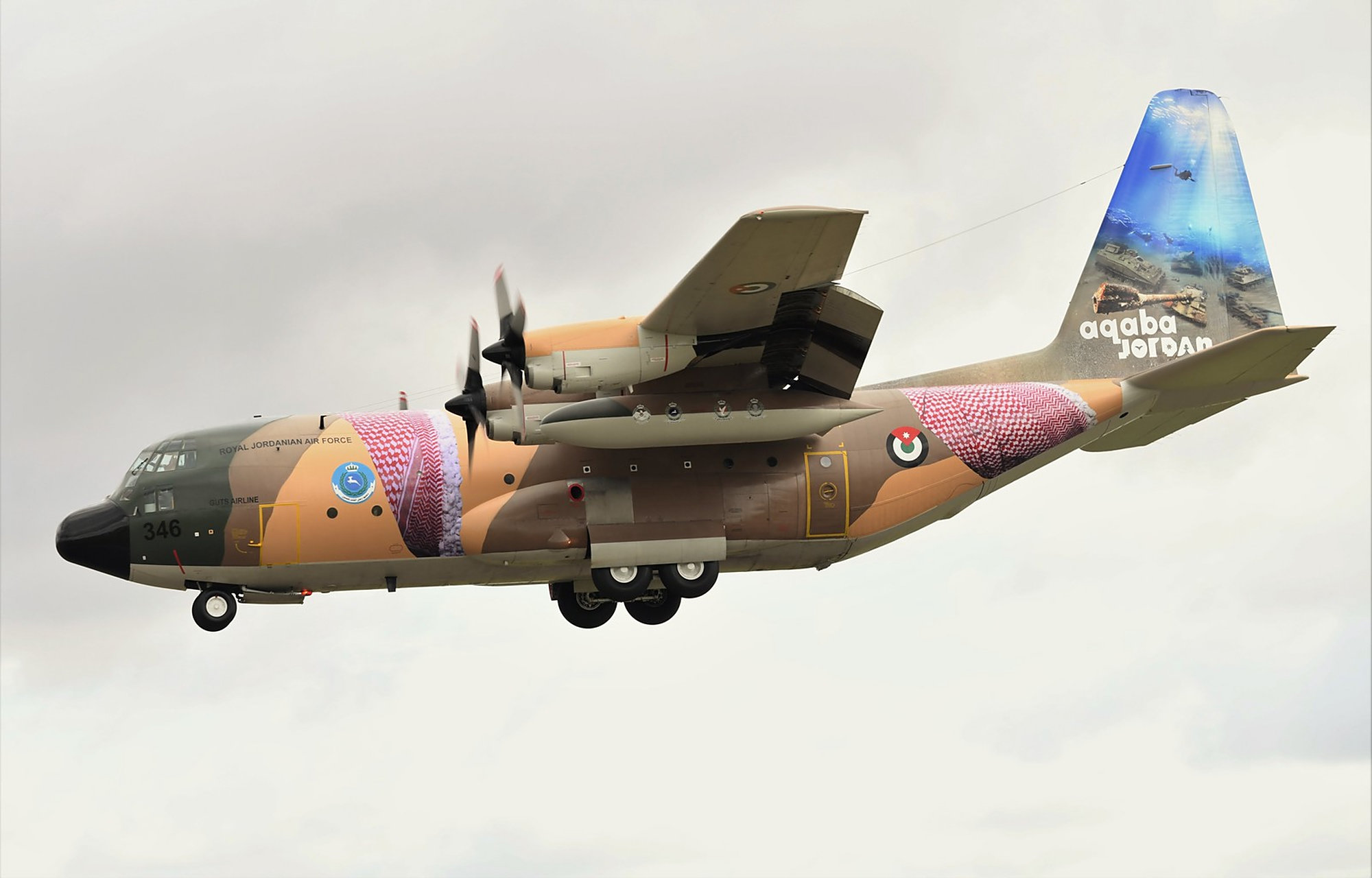 涂装堪称花里胡哨的c130大力神运输机