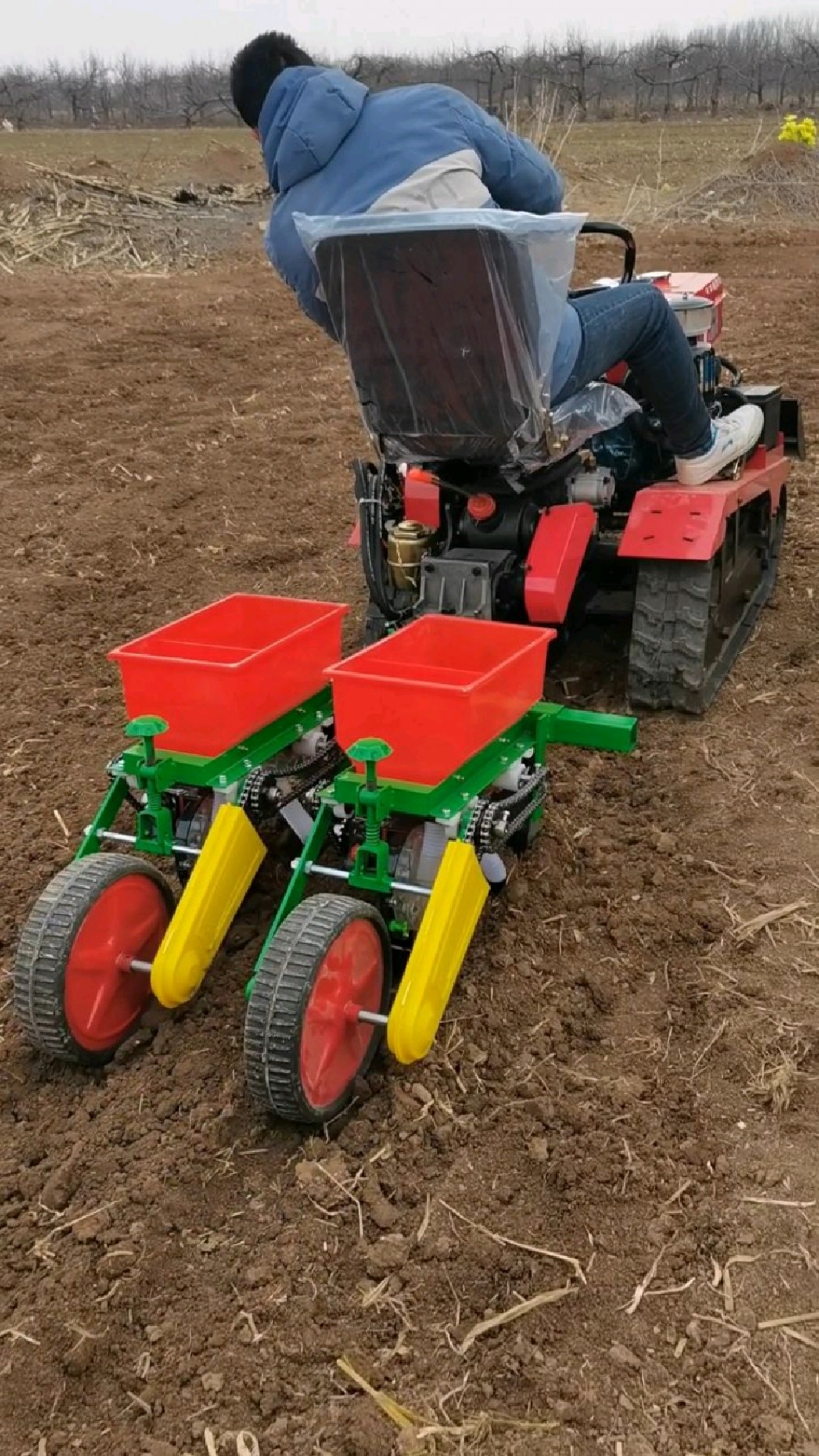 多功能履带微耕机带玉米播种机