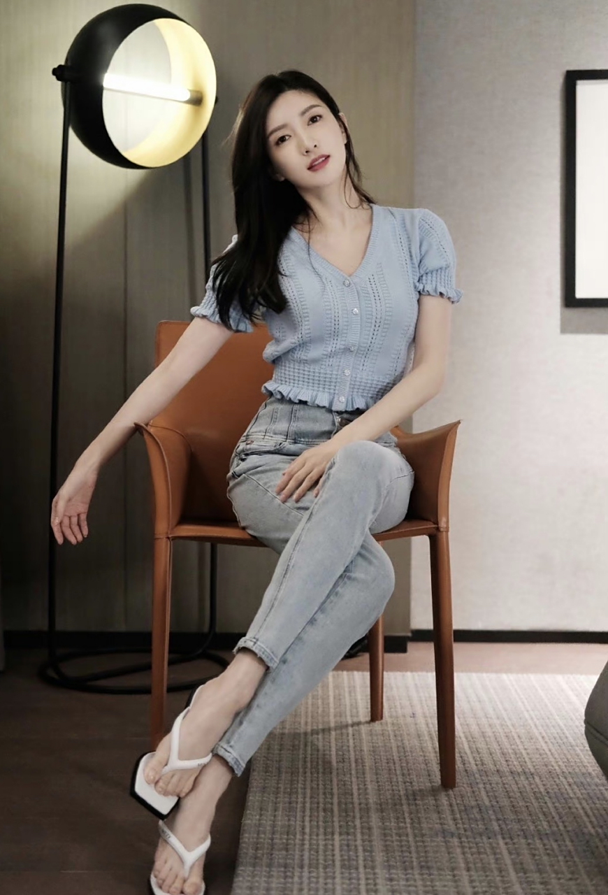 江疏影一字带高跟鞋[色] #江疏影