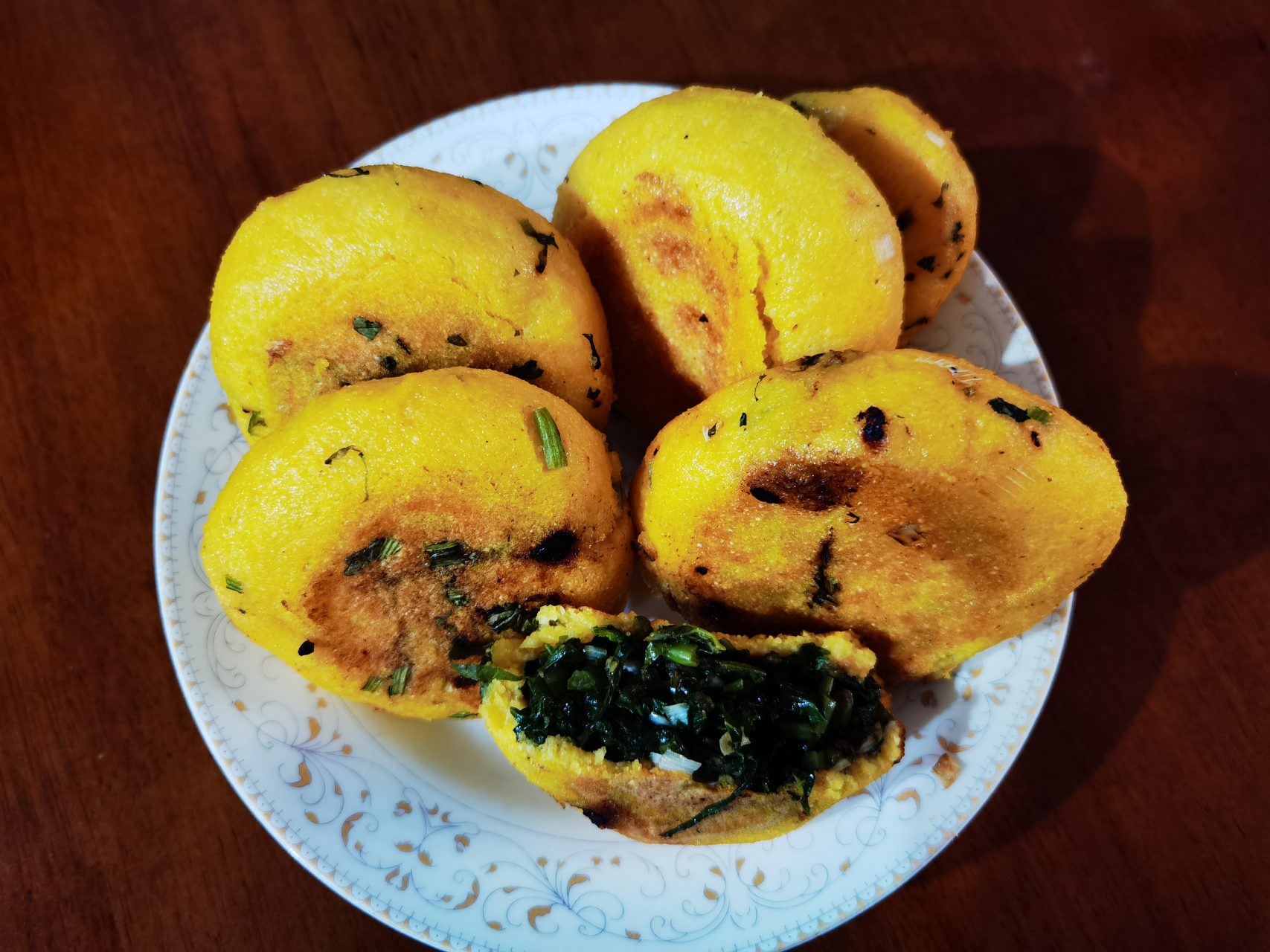 今天的减肥降糖主食,玉米面菜团子,纯玉米面,开水烫面,雪里红馅.