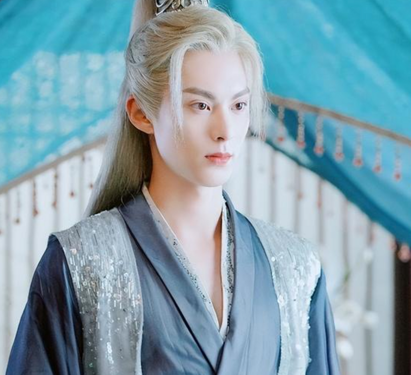 男明星们的白发造型,虽然把张智尧和焦叔放上来有点欺负人,但是他俩太