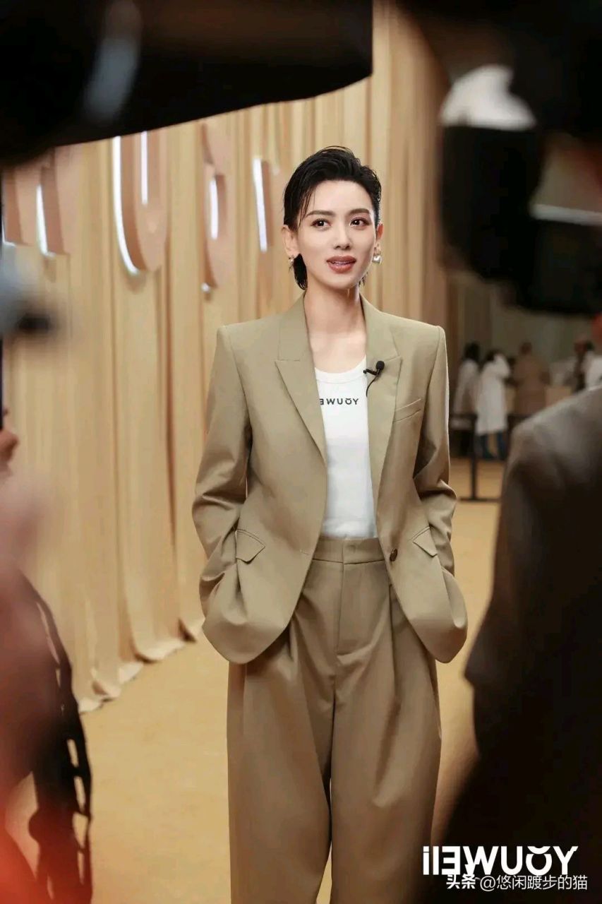 刘恺威现任女友李晓峰受时尚芭莎主编沙晓荔力捧,成为今年时尚芭莎