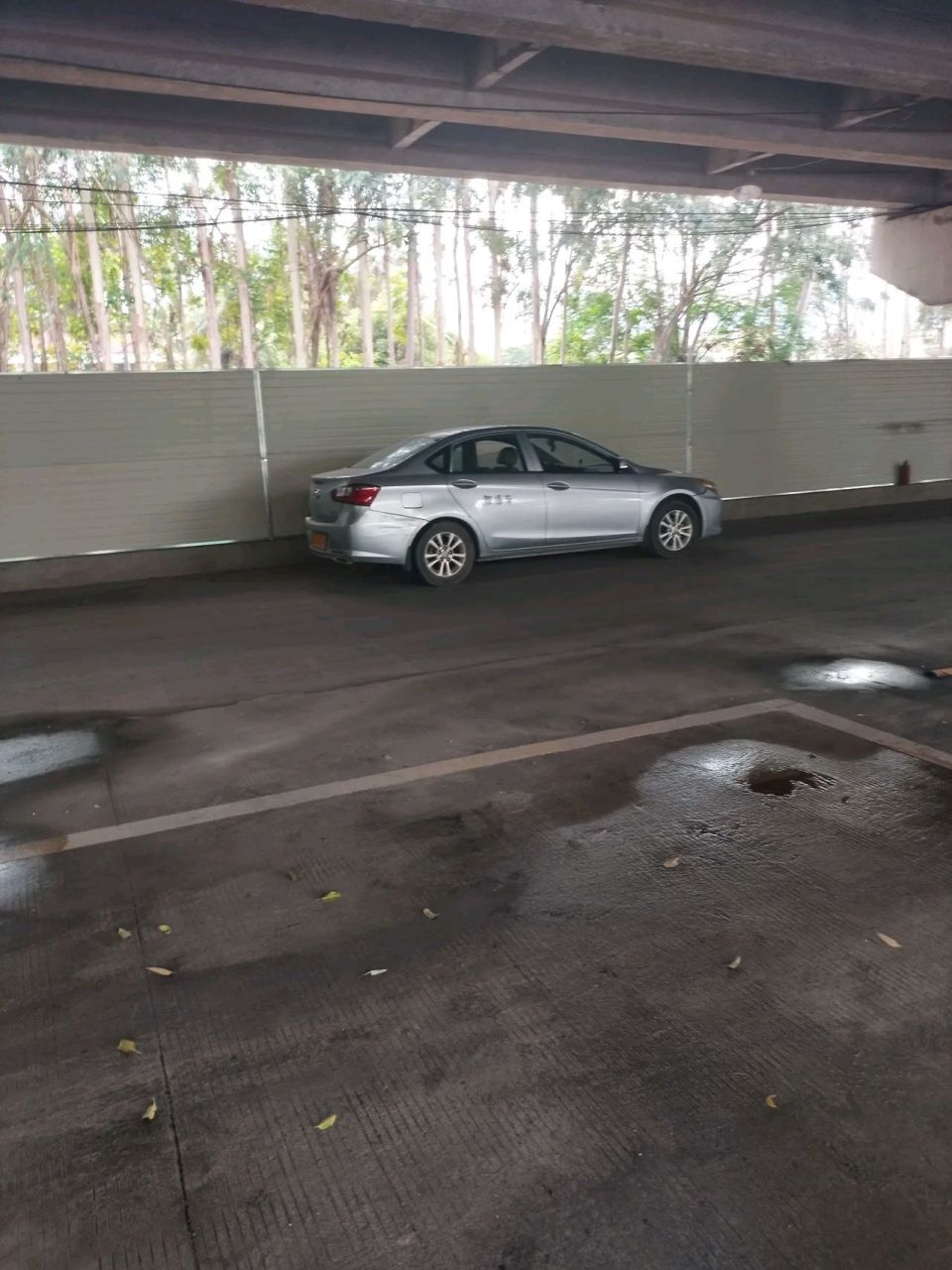 好奇驾校一般是怎么挣钱的,教练的工资是怎么发的,去练车,从教练的