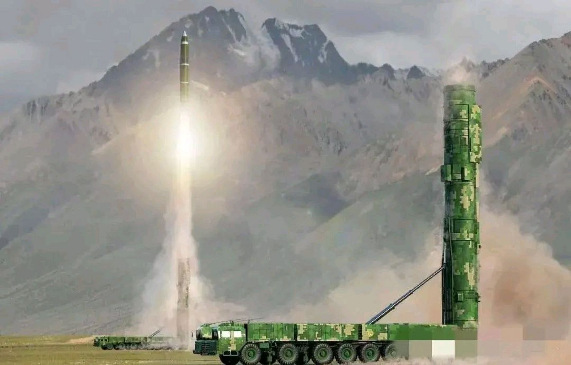 外媒报道指出,东风-41导弹在进入分离轨道后,突然出现20多个目标,其中